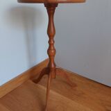 Tripod pedestal table
