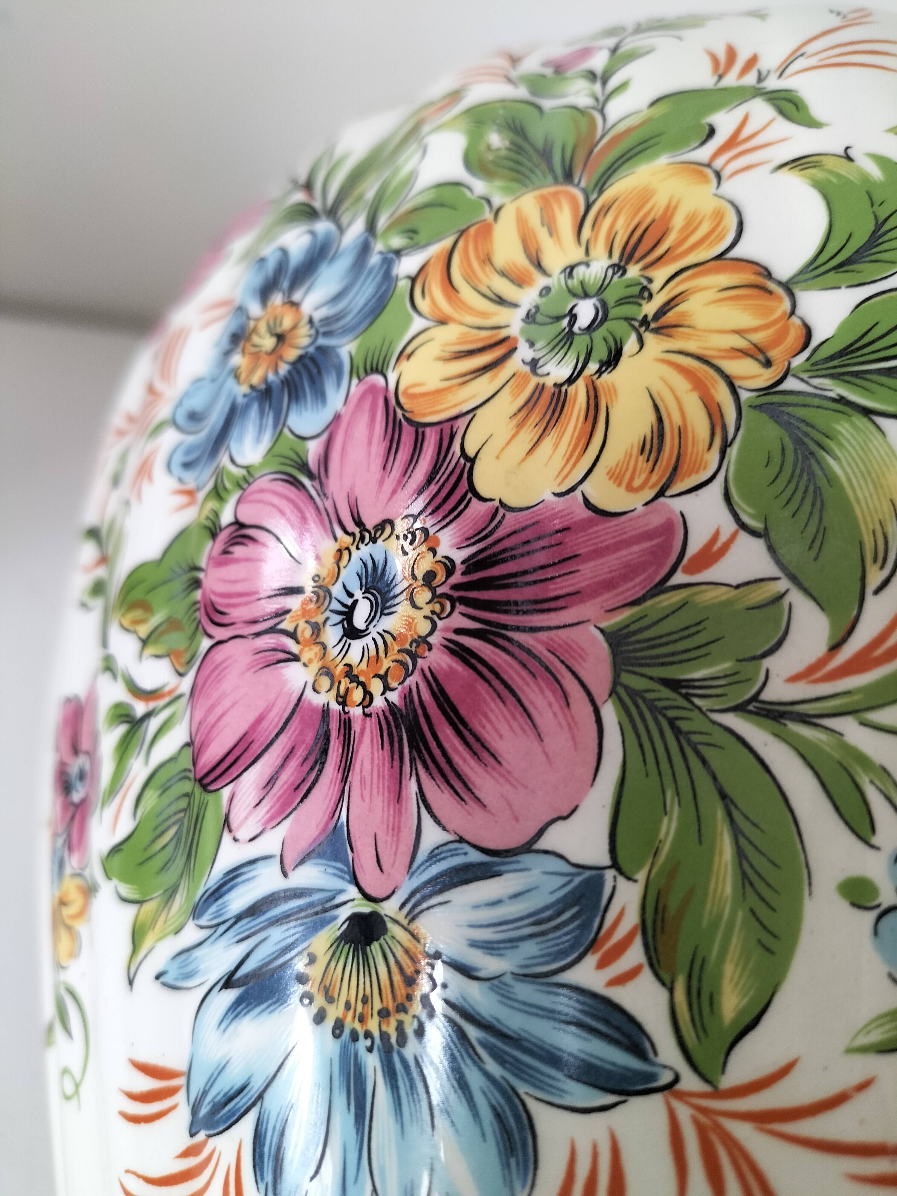 Antique vase with floral decoration in enamelled earthenware – timeless charm