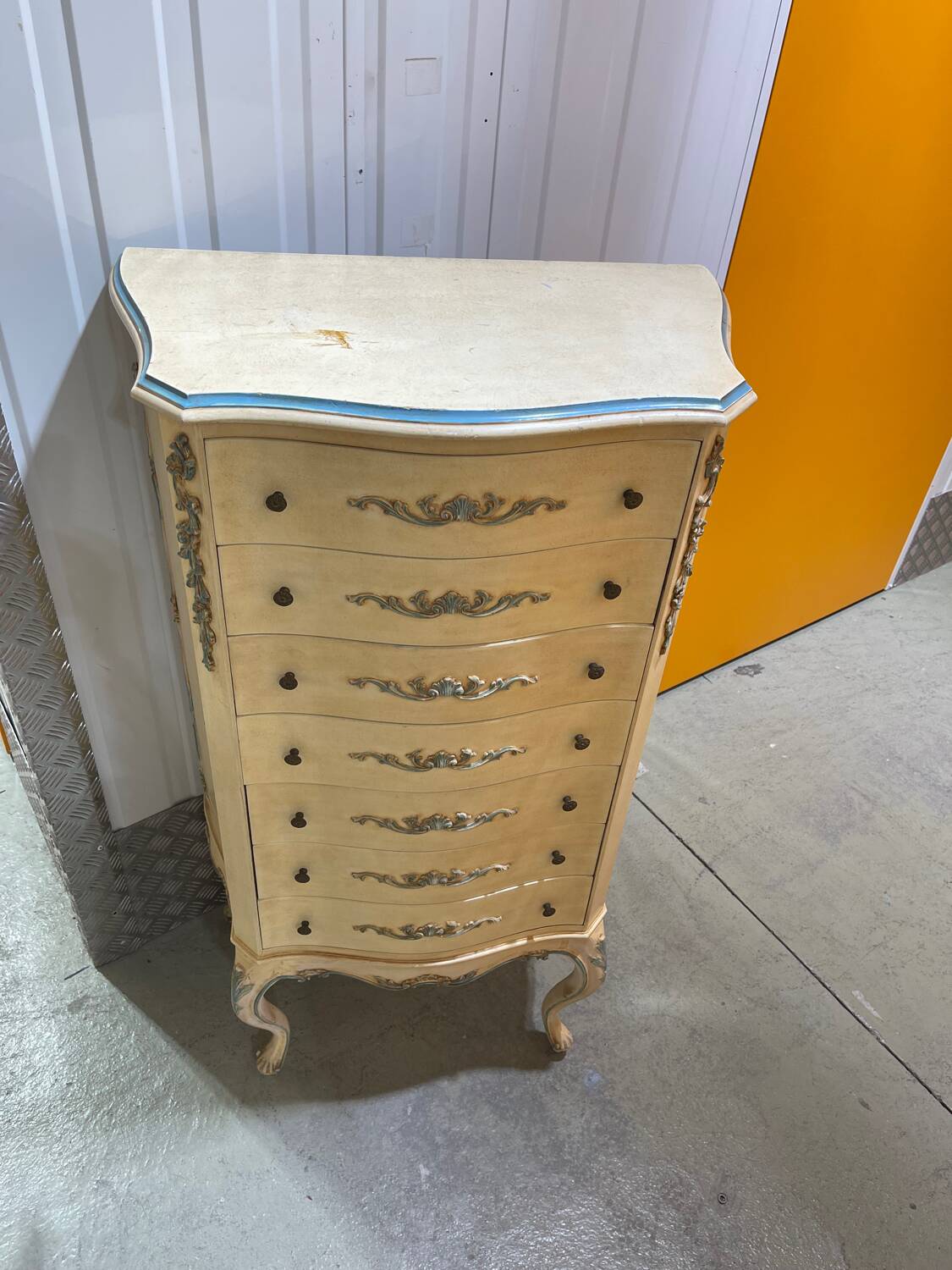 Vintage chest of drawers