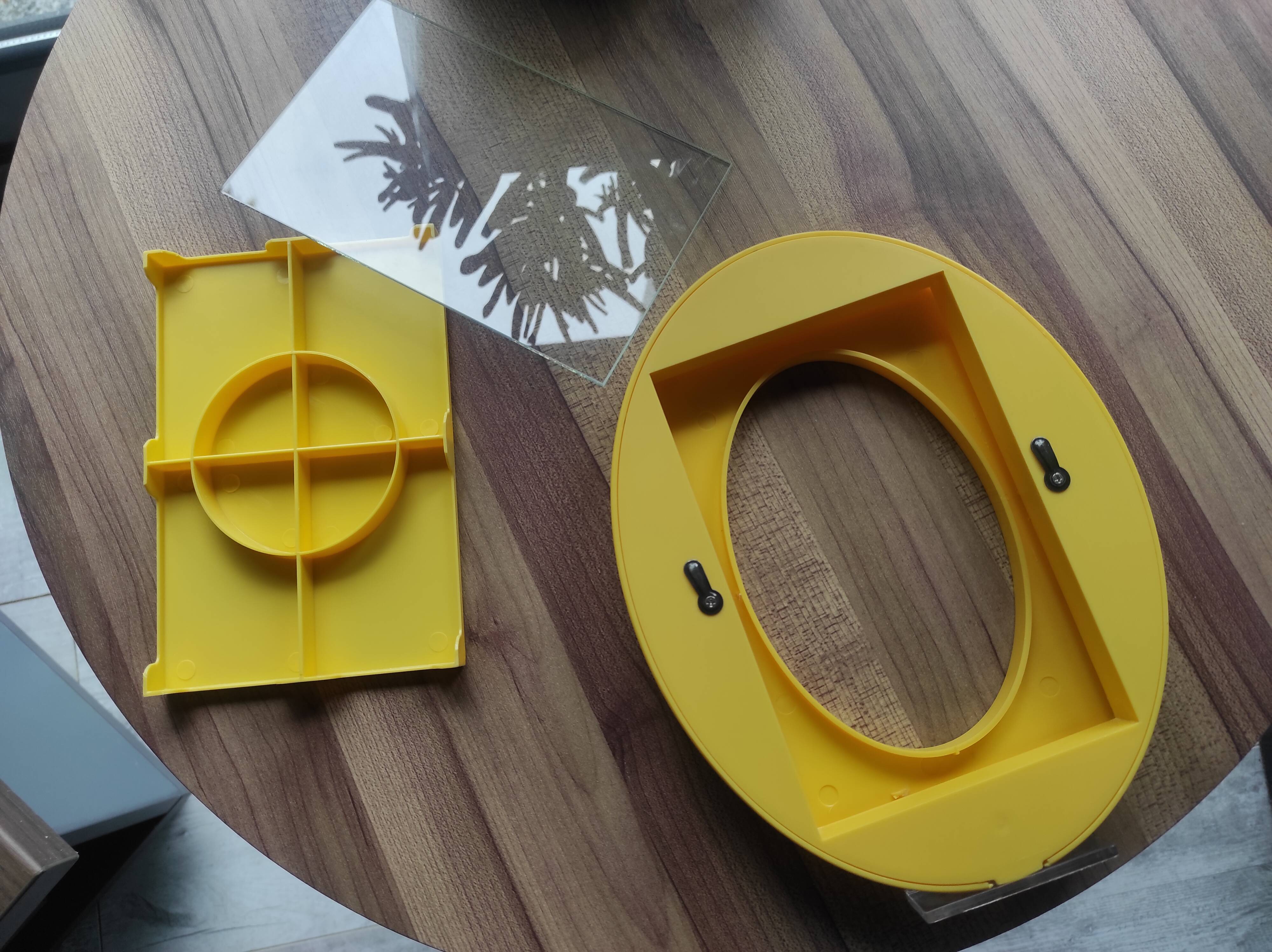 Vintage Ikea yellow plastic oval photo frame