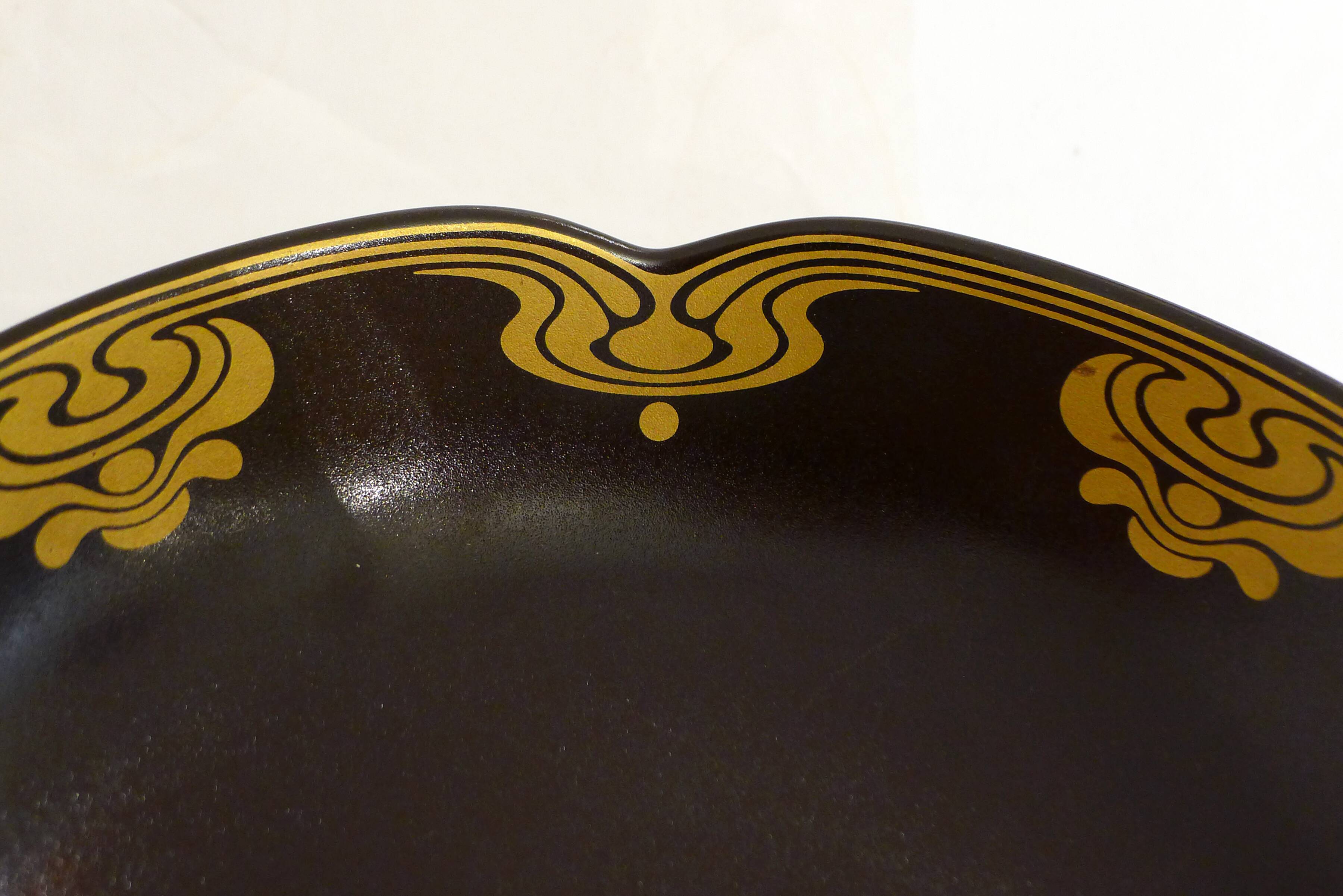 Small serving bowl plate "Bodil" by B. Wiinblad for Rosenthal 1970'