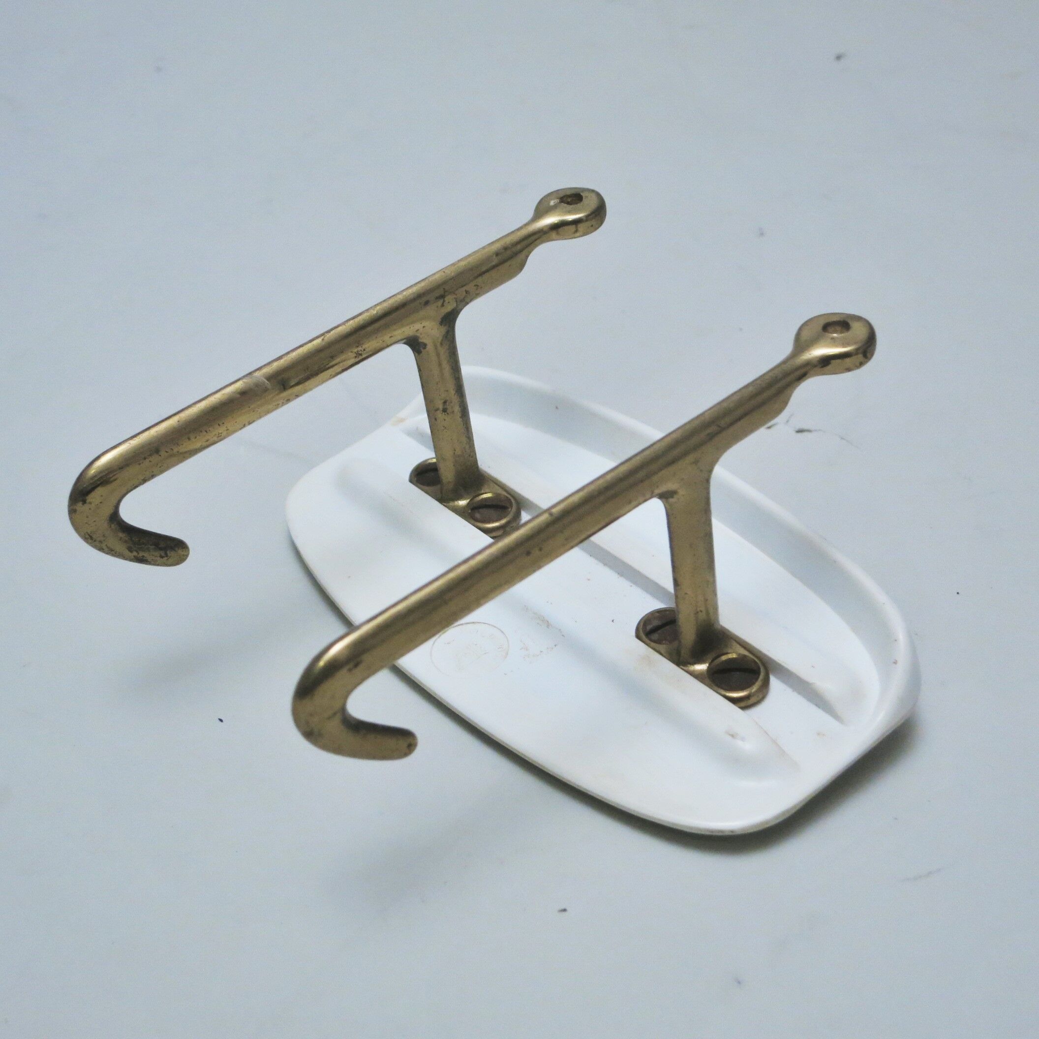 Brass double hook 60
