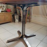 Meeting table