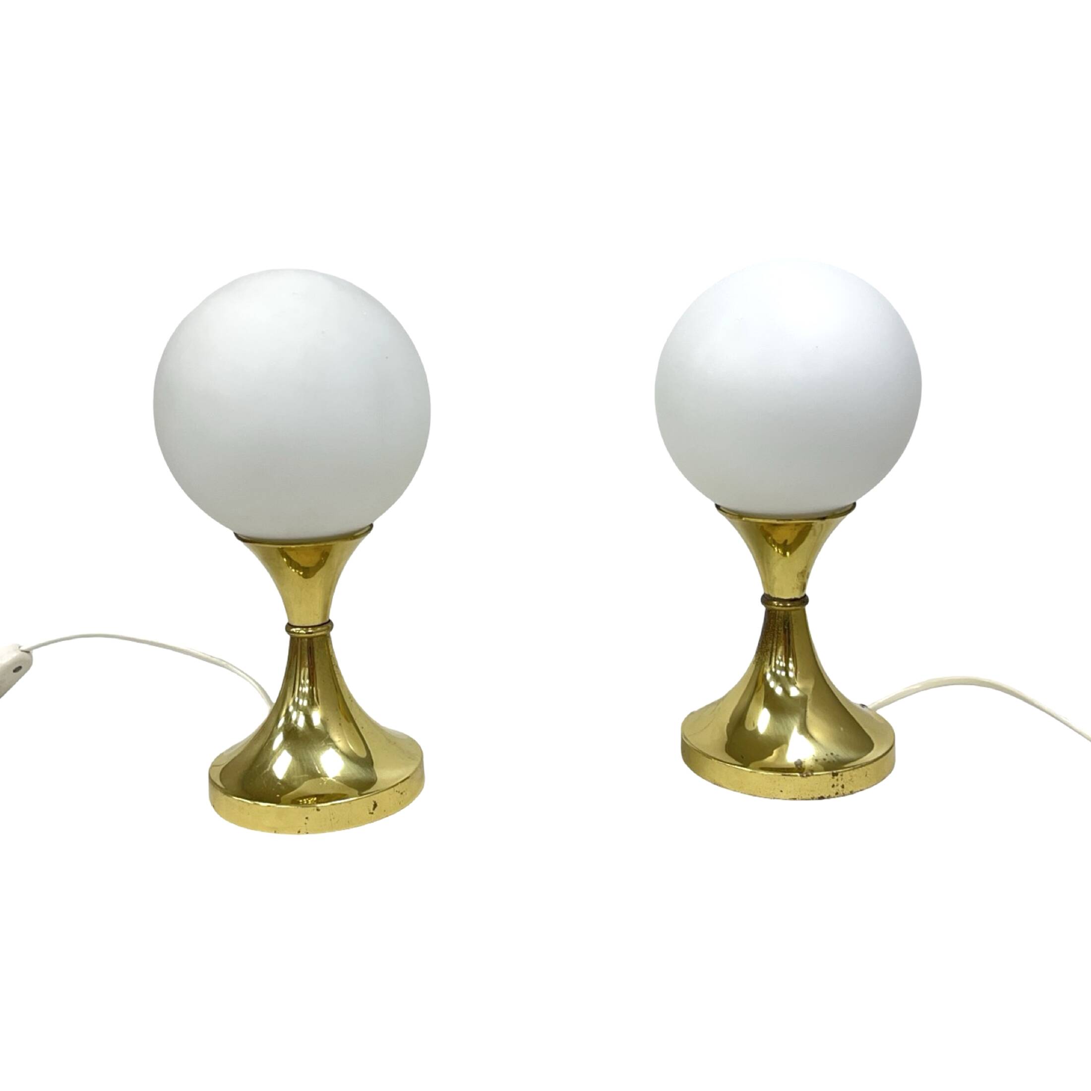 Paire de lampes de table Globe, également connues sous le nom de Leuchten, Allemagne, années 1970, laiton et verre.