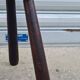 Tabouret tripode en bois massif