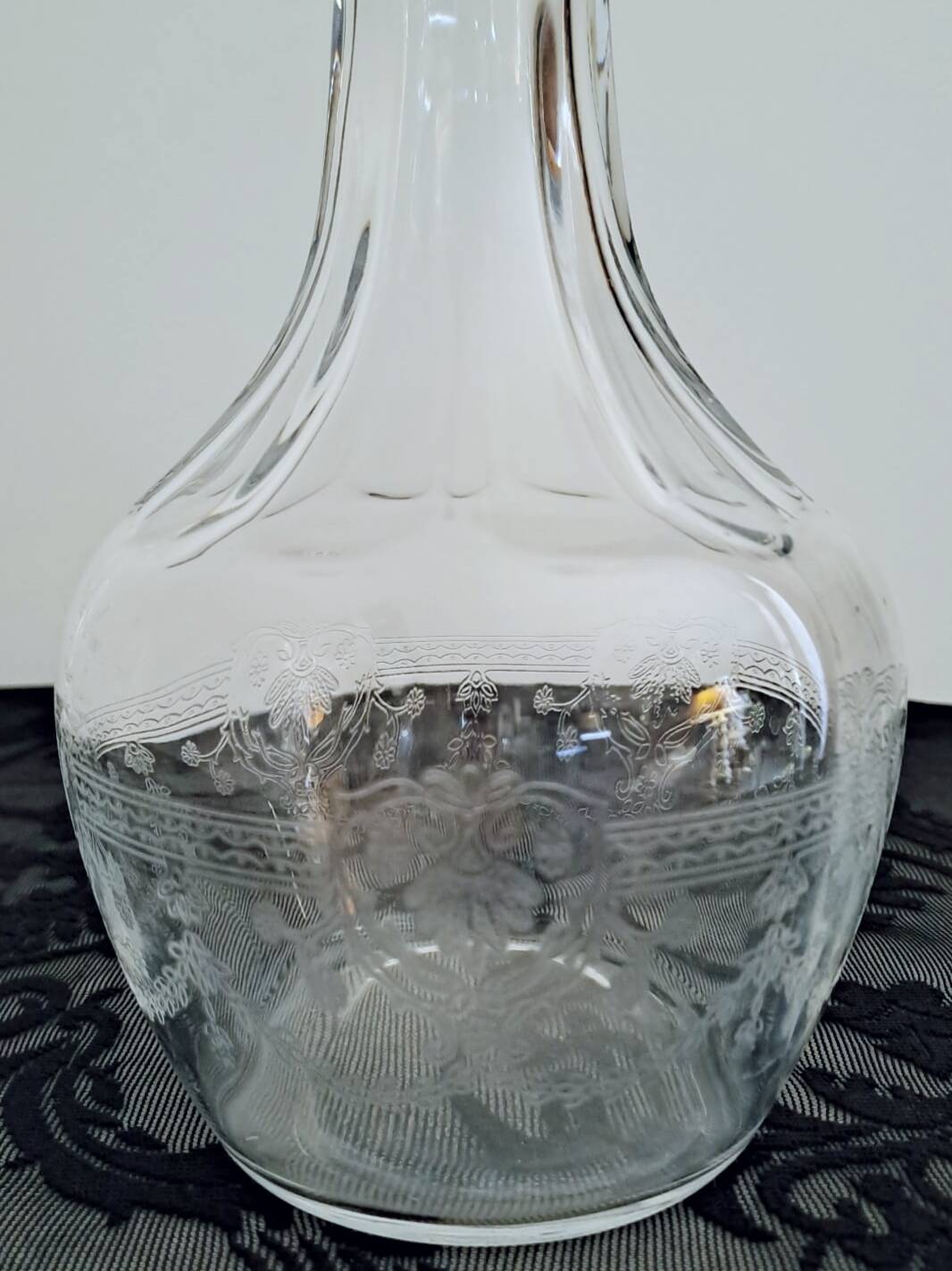 Set of 6 crystal glasses and a carafe