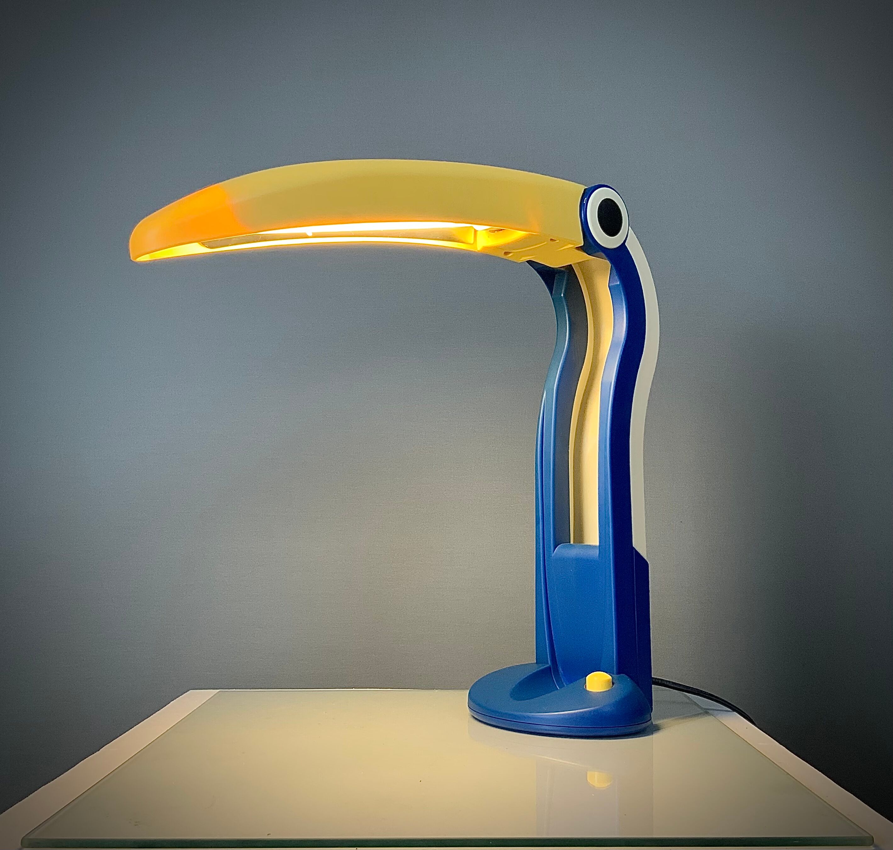 Toucan lamp