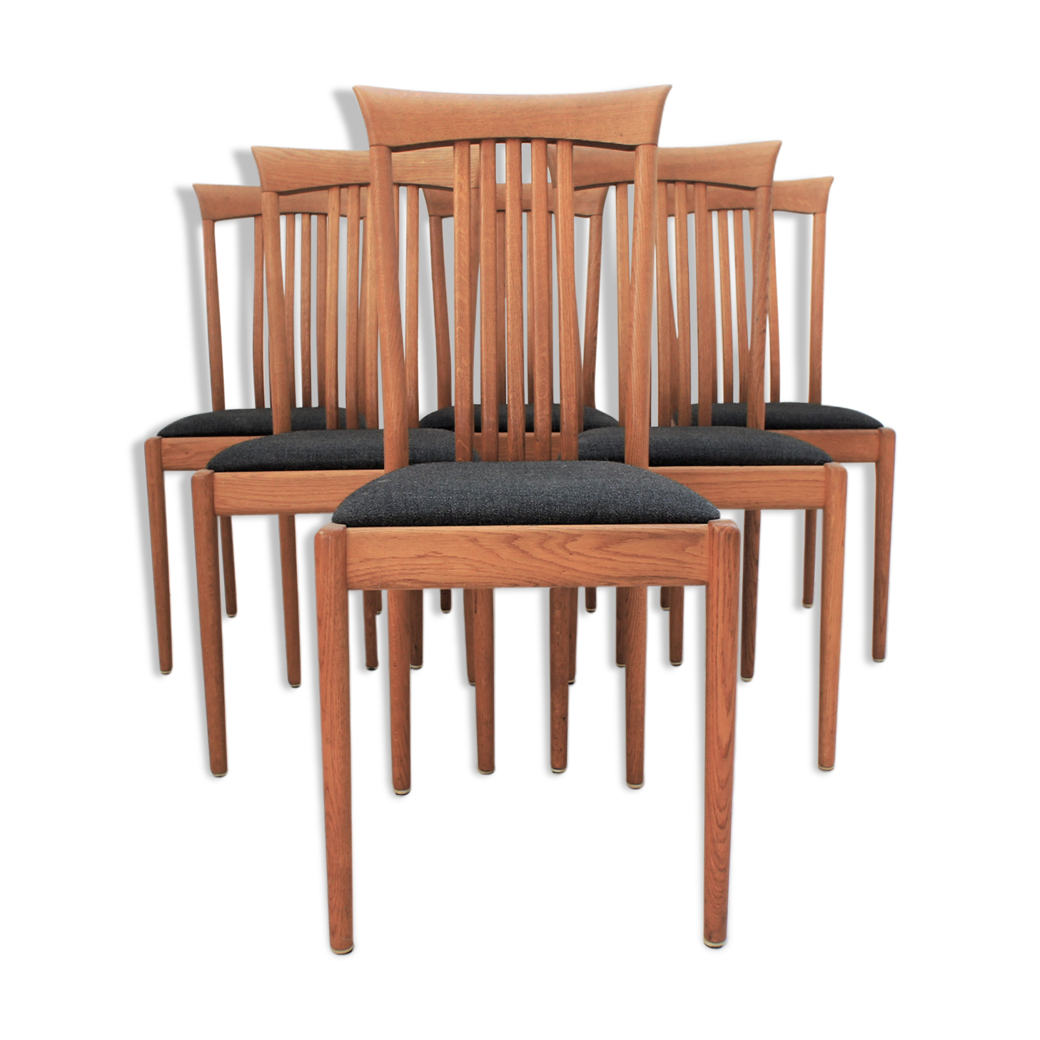 Série de six chaises scandinaves en chêne clair