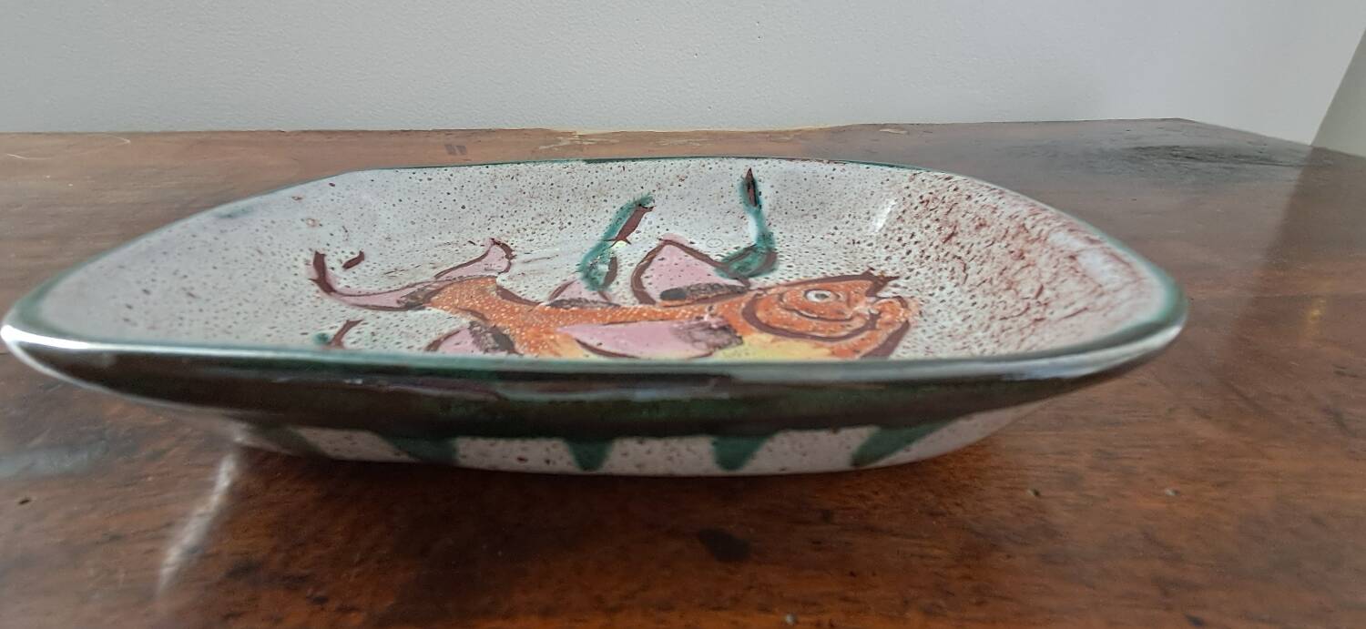 Plat Vallauris, années 60-70. Décor de poisson