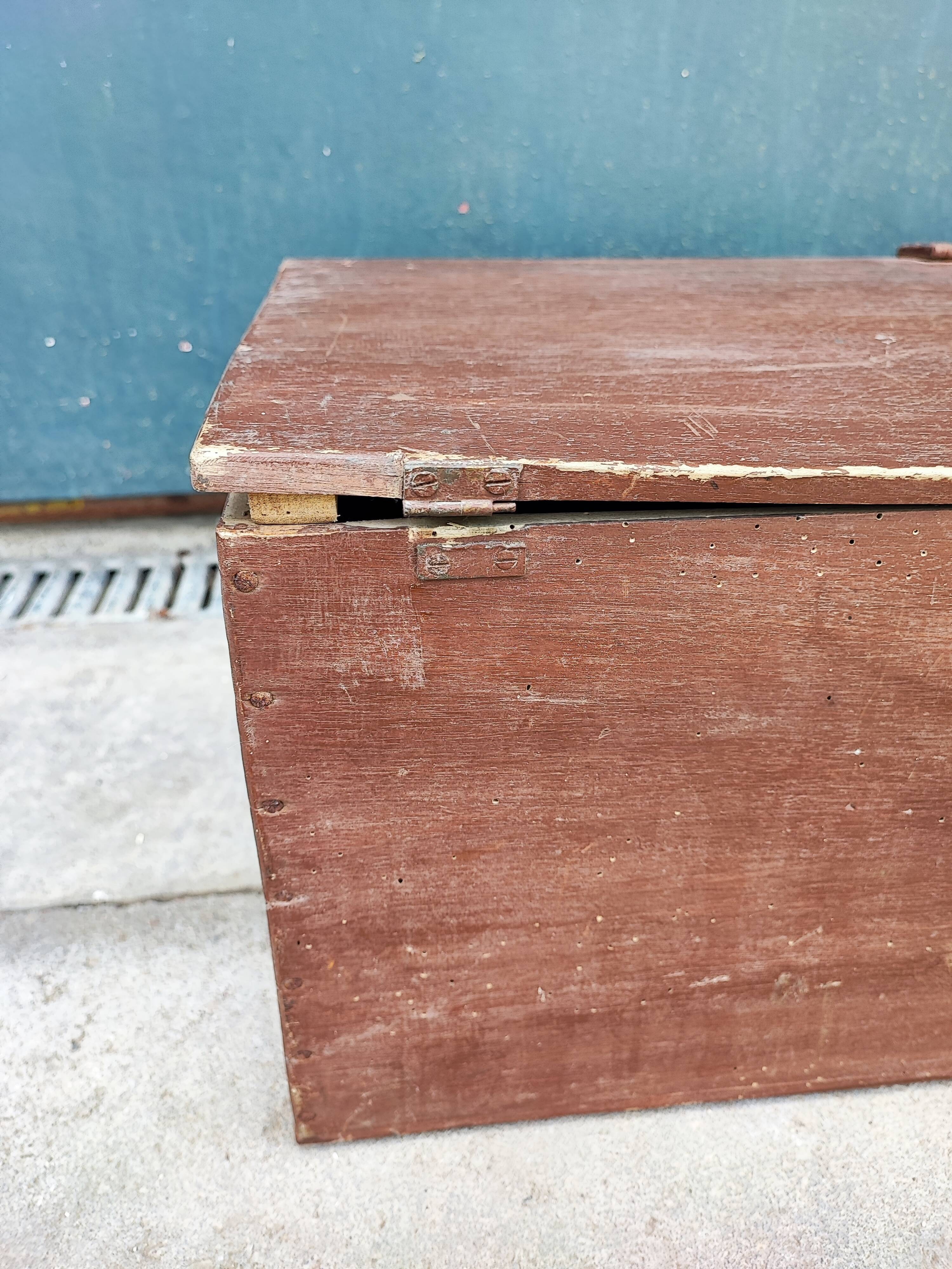 Wooden travel trunk chest