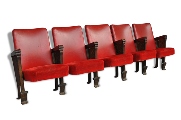 Série de 5 fauteuils de théâtre skaï rouge et fonte patinée