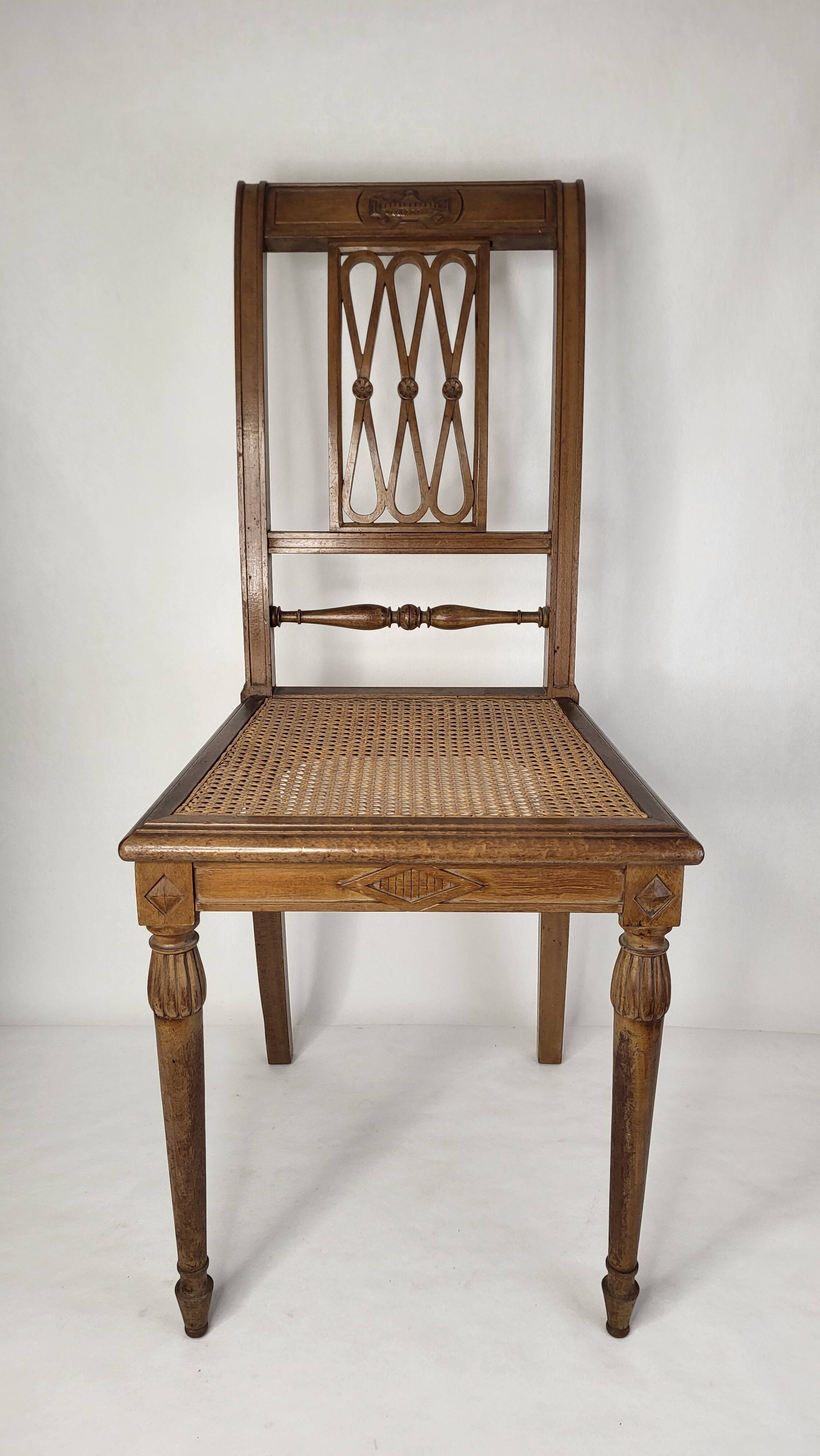 Chaise en bois et cannage