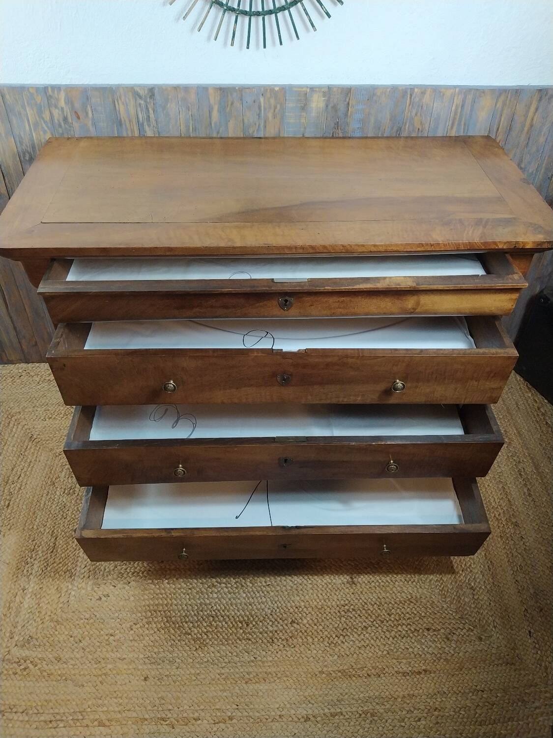 Wooden chest of drawers