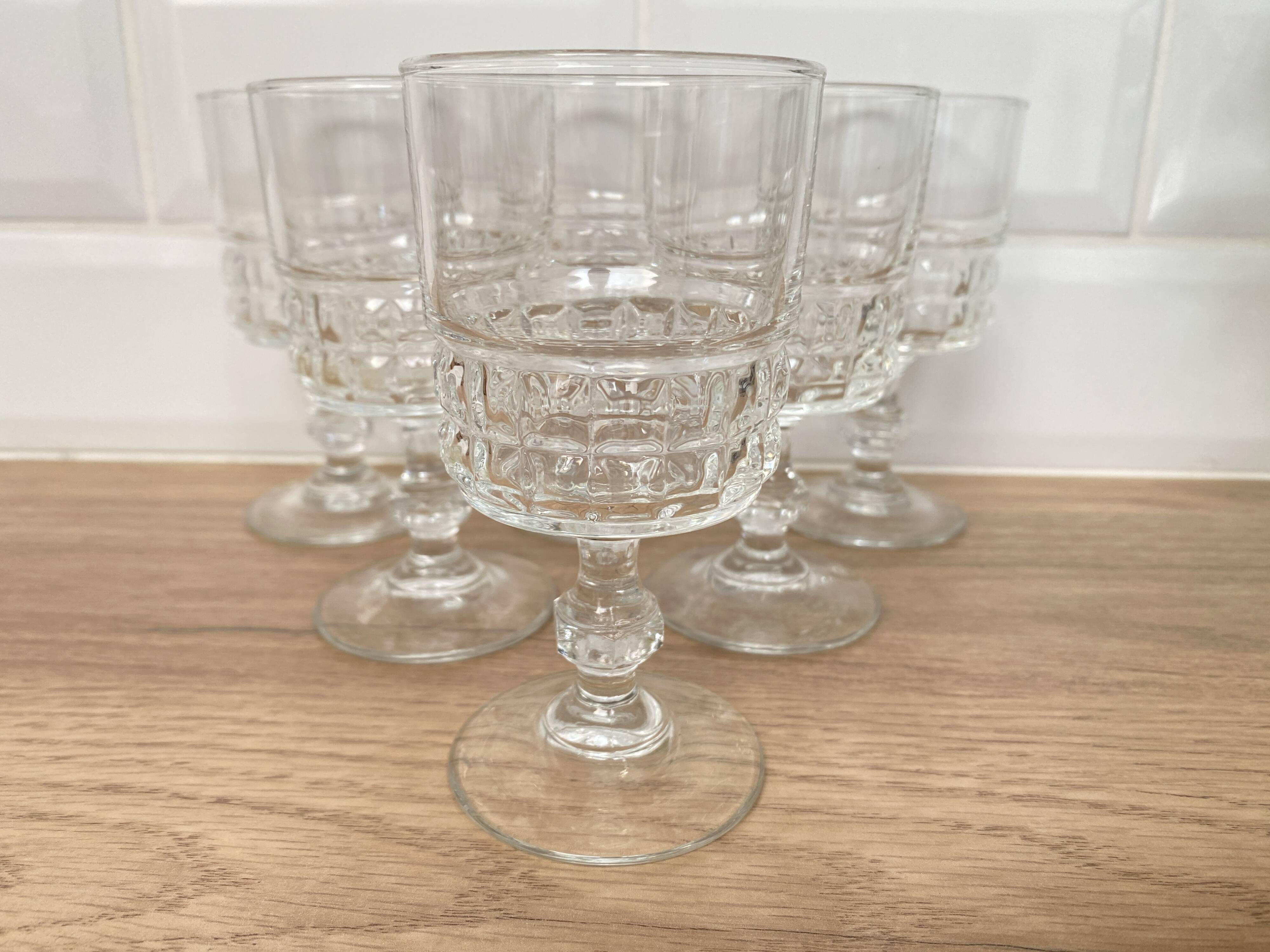 Set of 6 Luminarc Quadrille white wine glasses