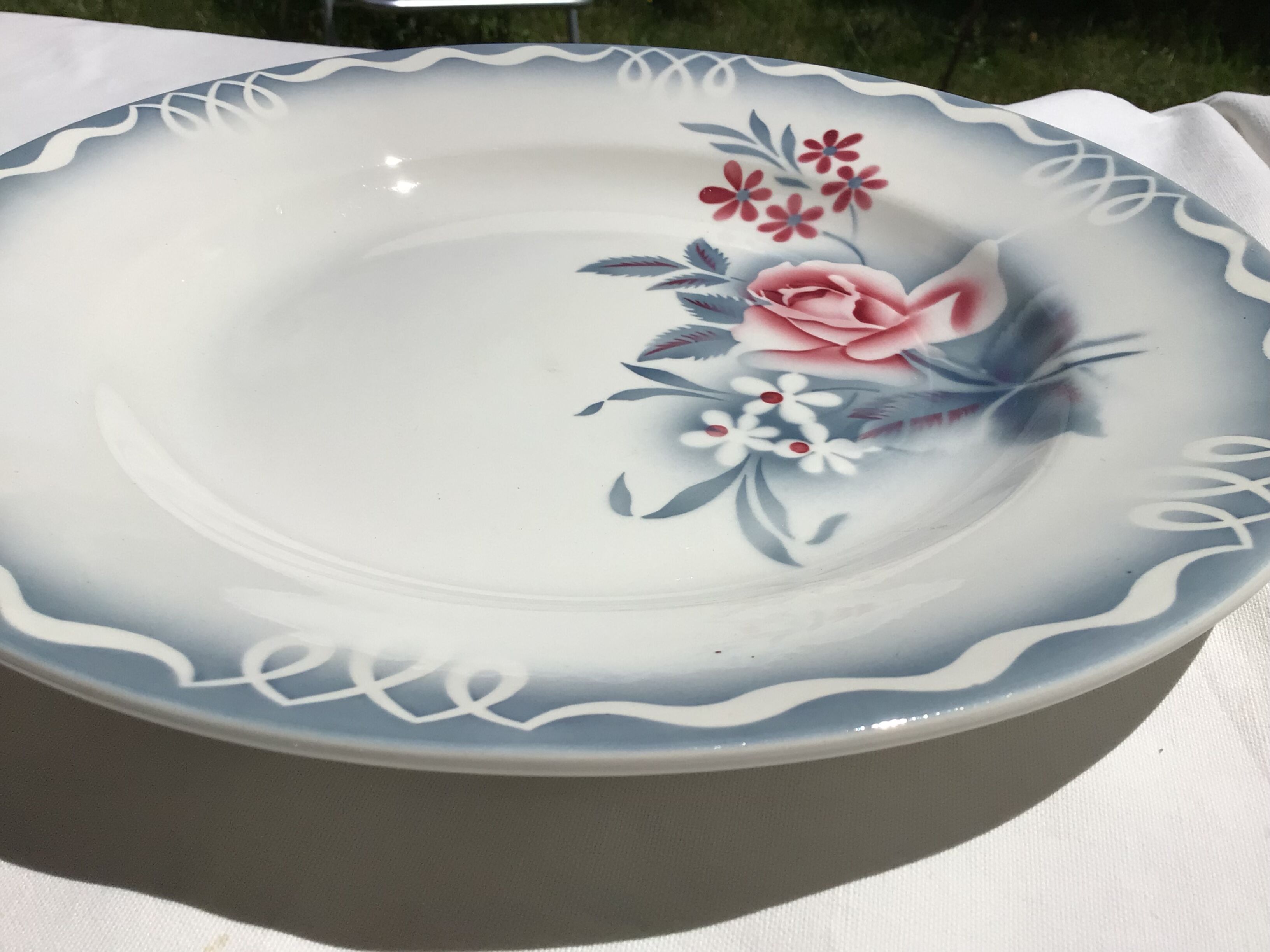 Flat Digoin model Olga gray and pink diameter 30cm