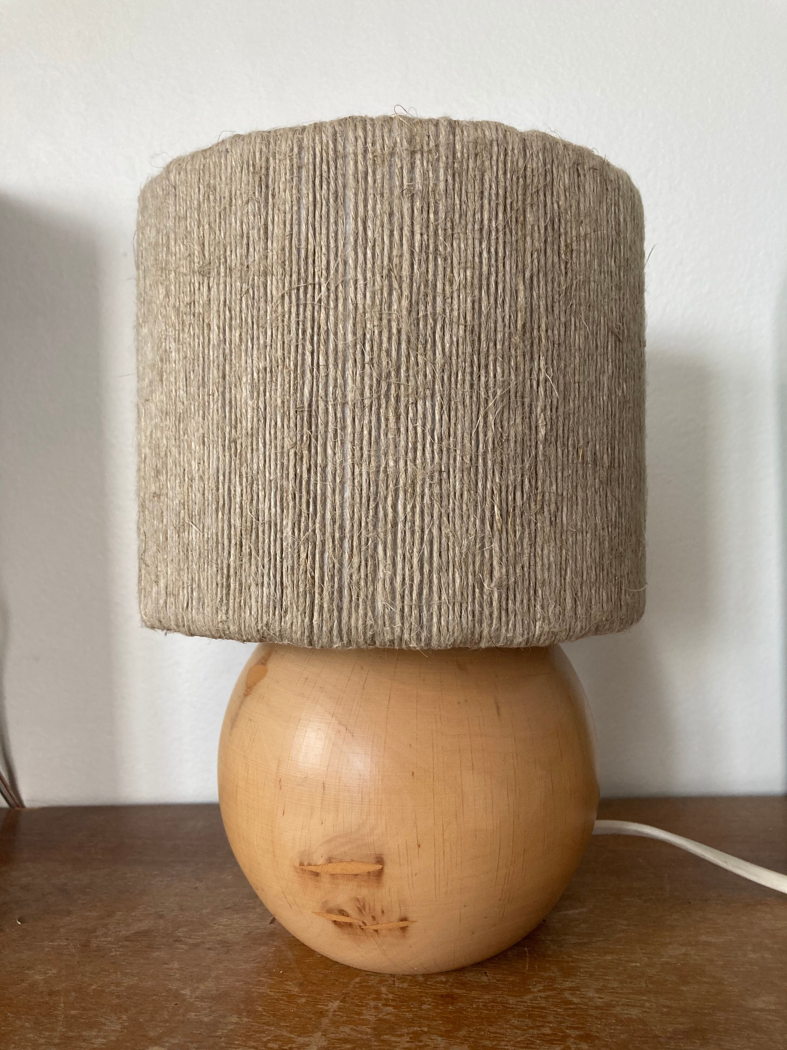 Bedside lamp in rope and wood