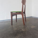 A set of 6 dining room chairs