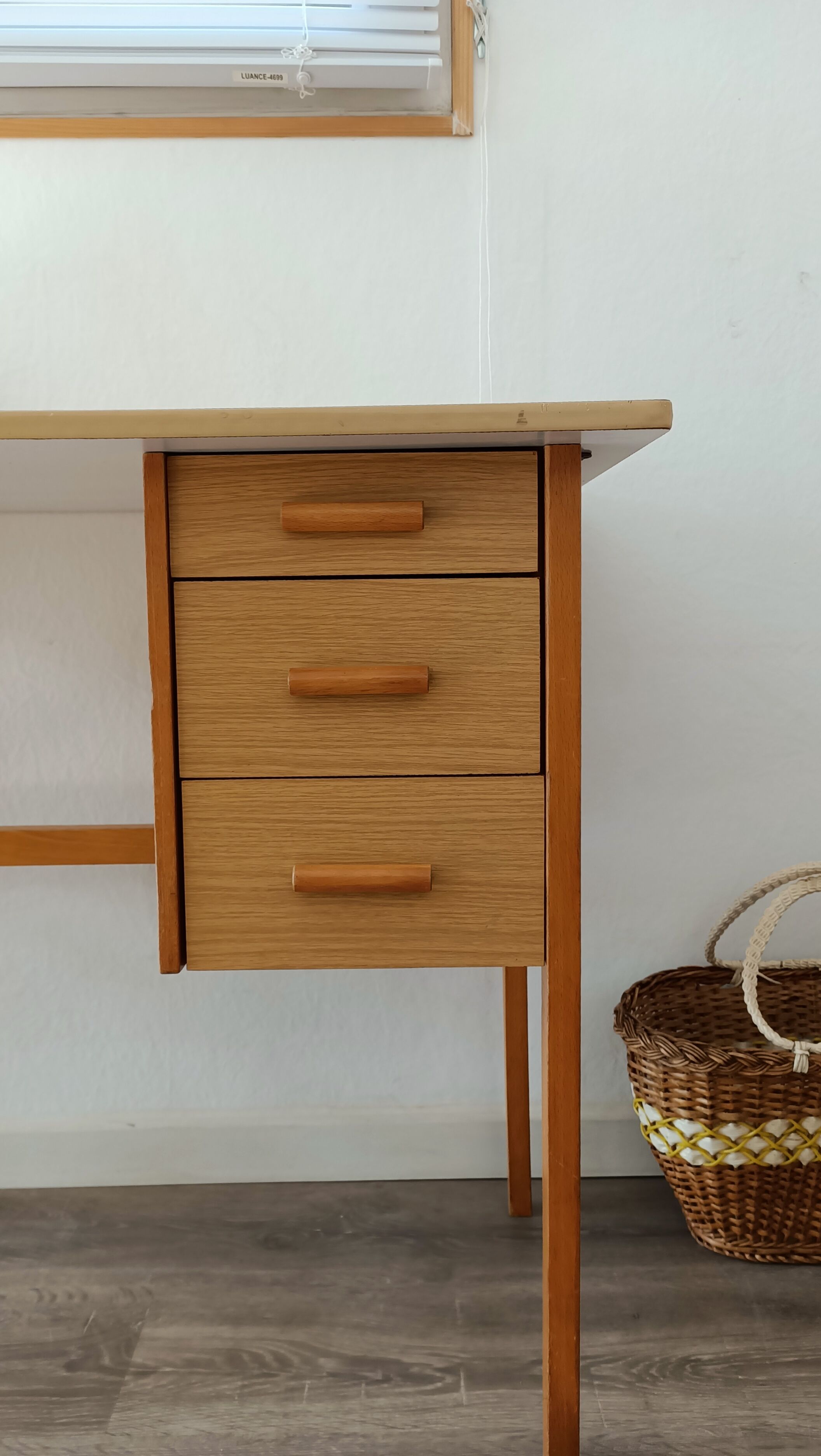 Desk 3 vintage drawers and its chair
