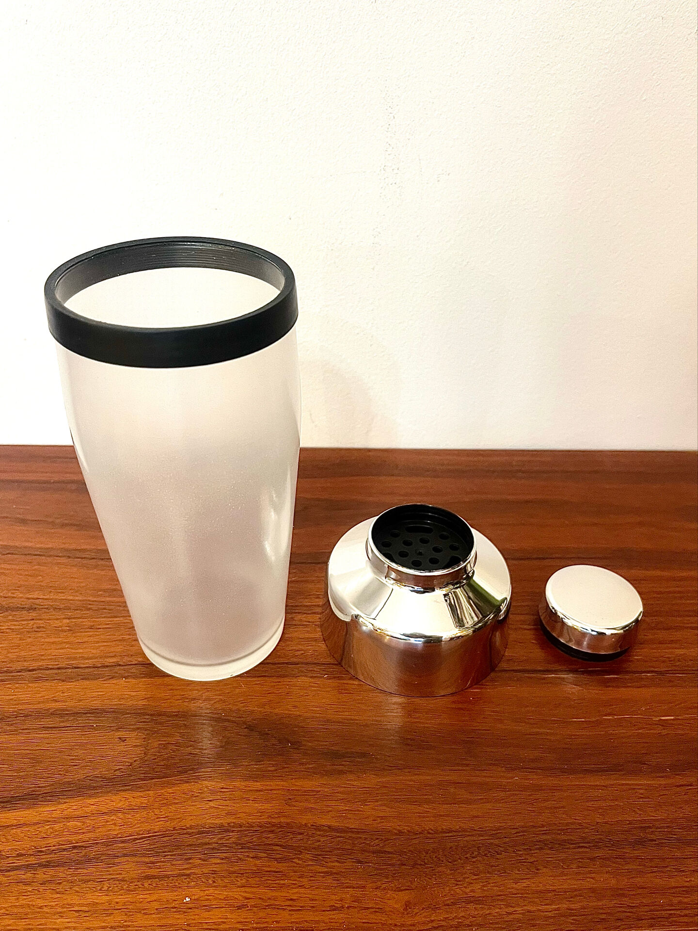 Frosted glass shaker