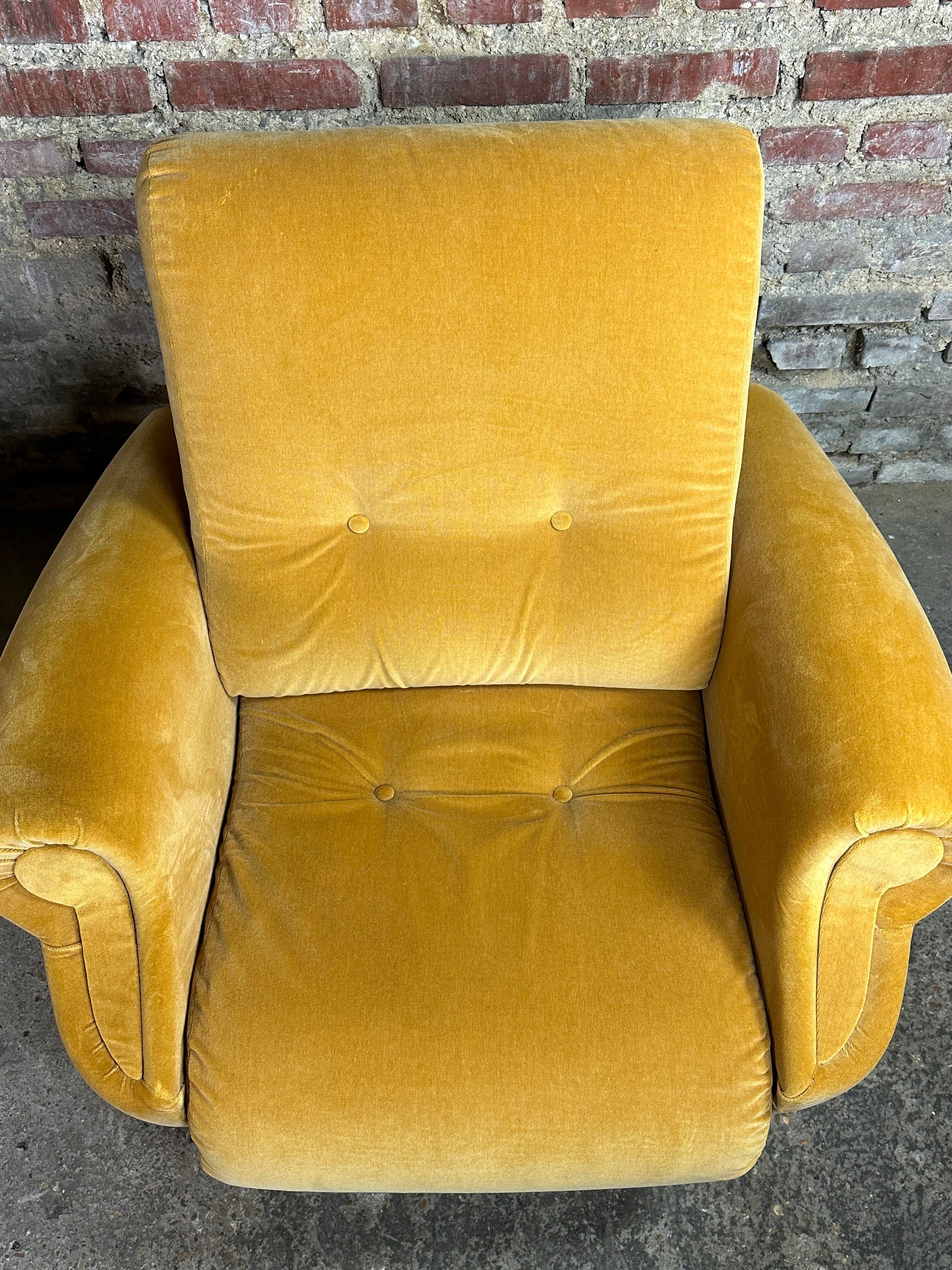 Fauteuils vintage 1950 en velours jaune