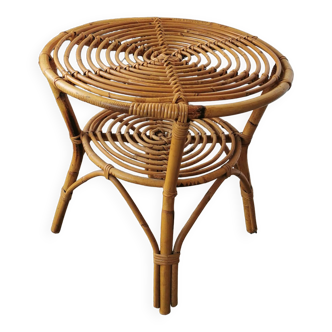 Round rattan table