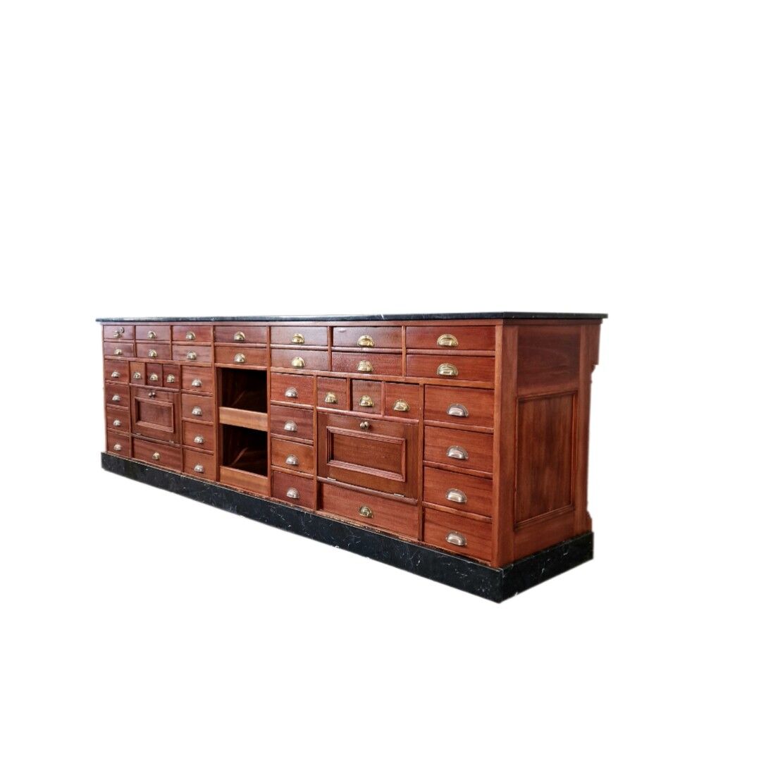 Grand comptoir d’apothicaire Art déco antique en acajou et comptoir de pharmacie en marbre noir, 1909
