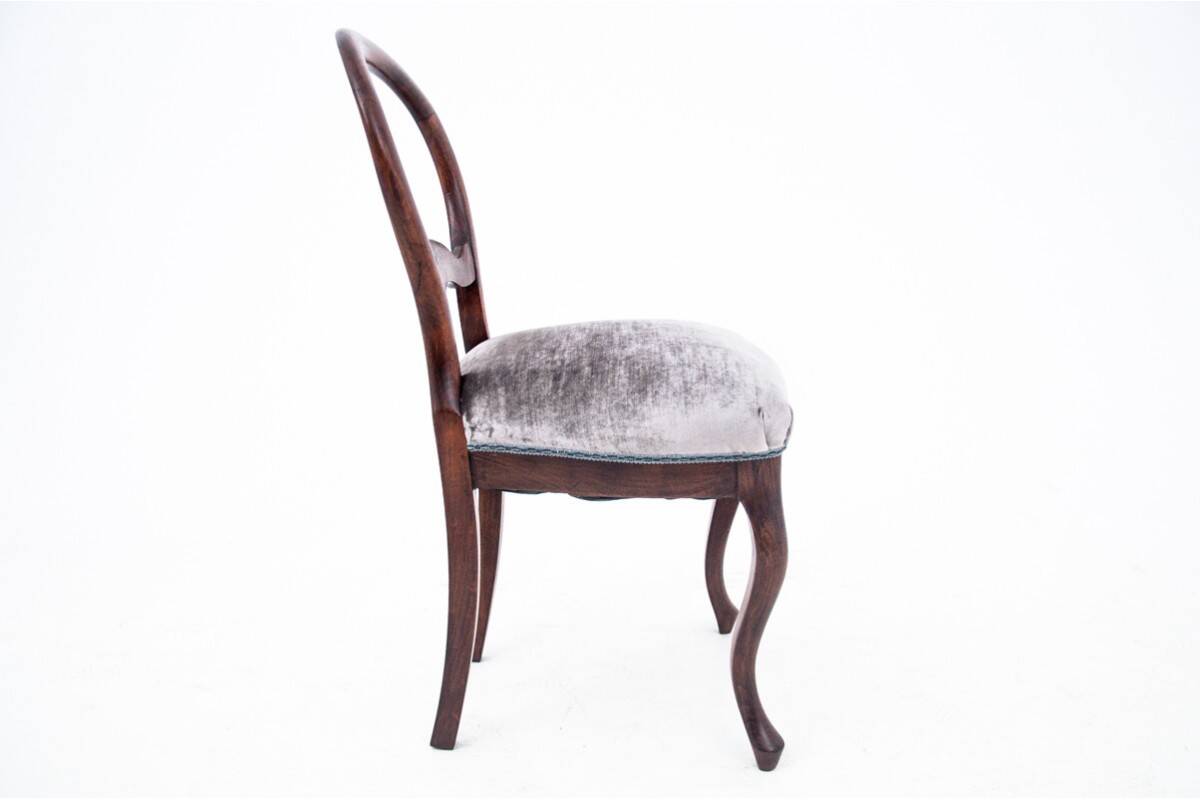 Table et 4 chaises en bois et tissu, Europe du Nord vers 1870