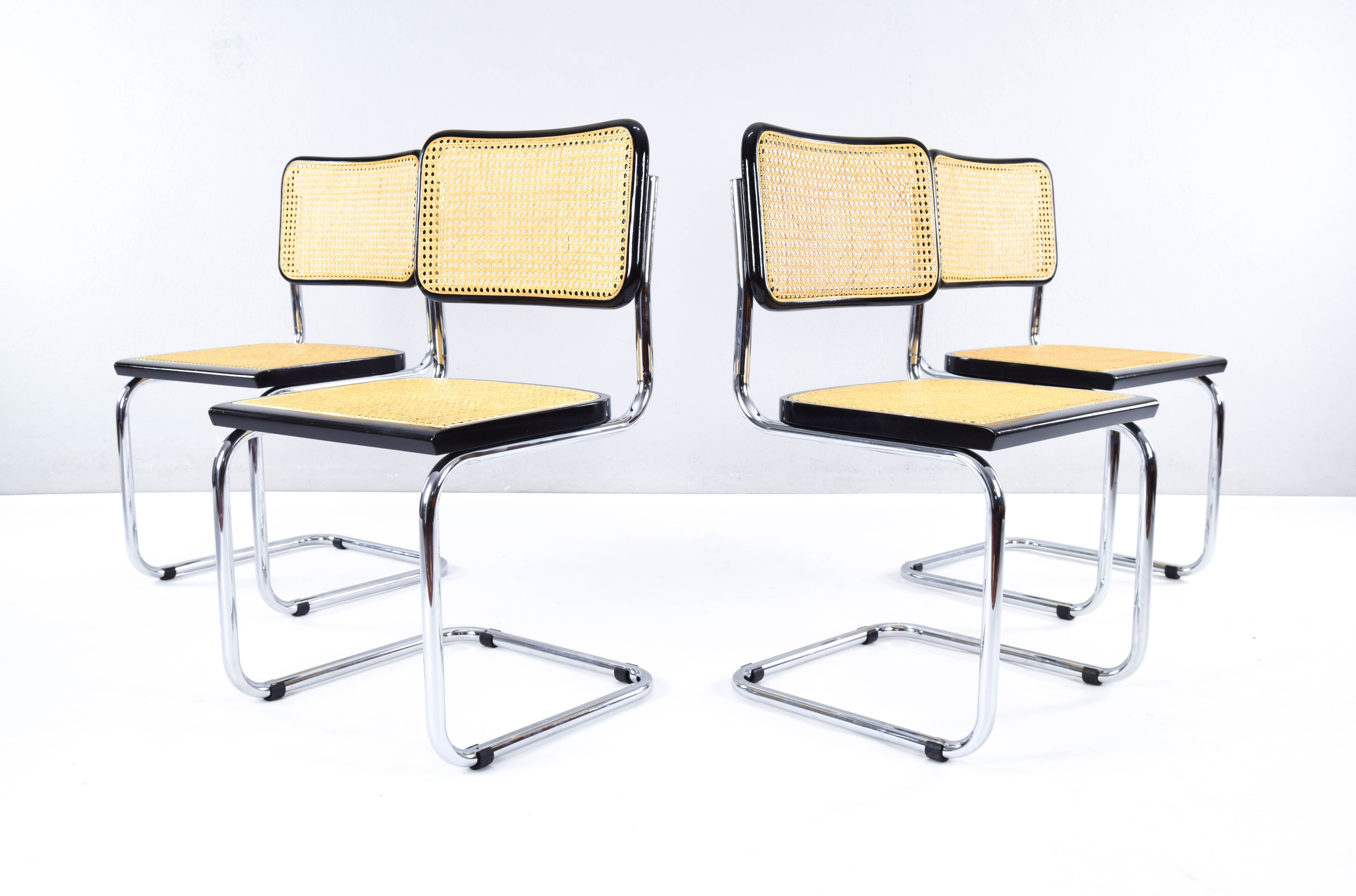 Ensemble de quatre chaises italiennes modernes Marcel Breuer B32 Cesca du milieu du siècle, années 70