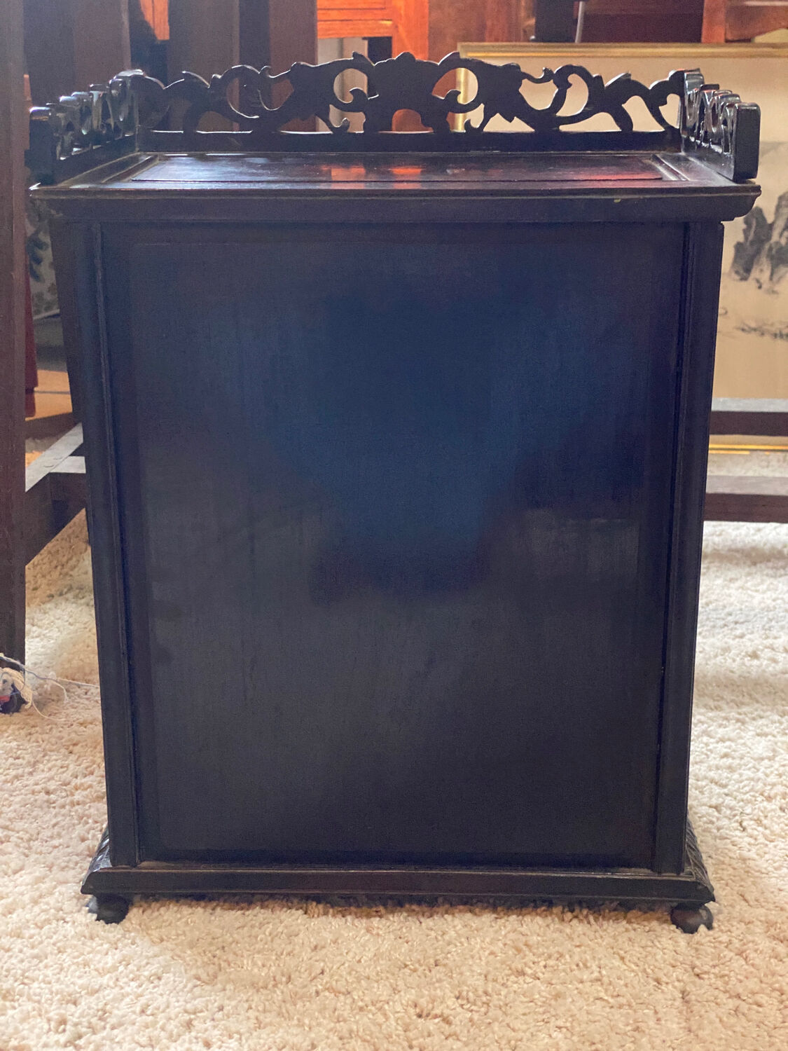 Small Asian cabinet with mother-of-pearl marquetry