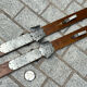 Paire de skis vintage en bois L=203 cm
