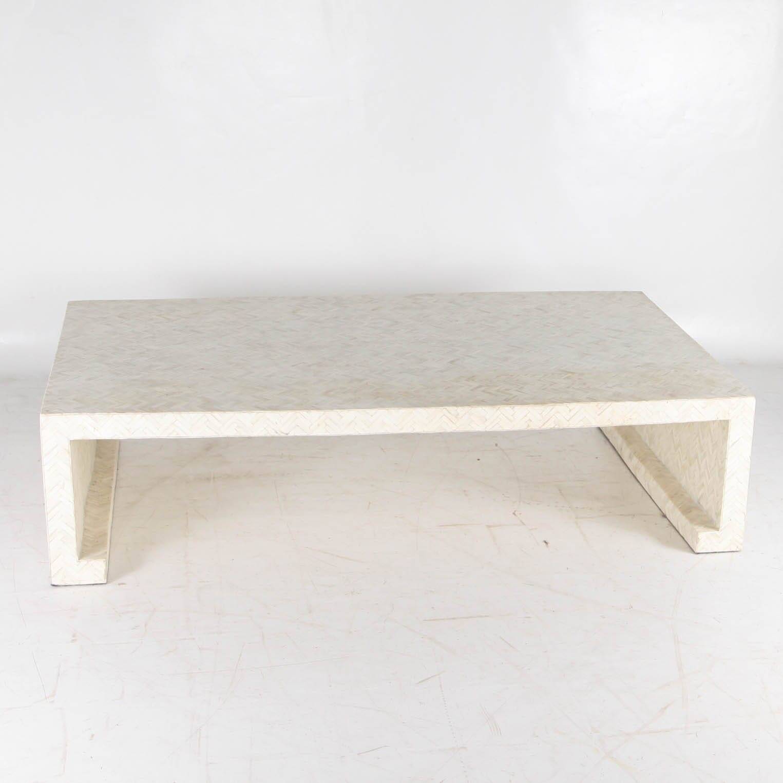 Coffee table in bone.