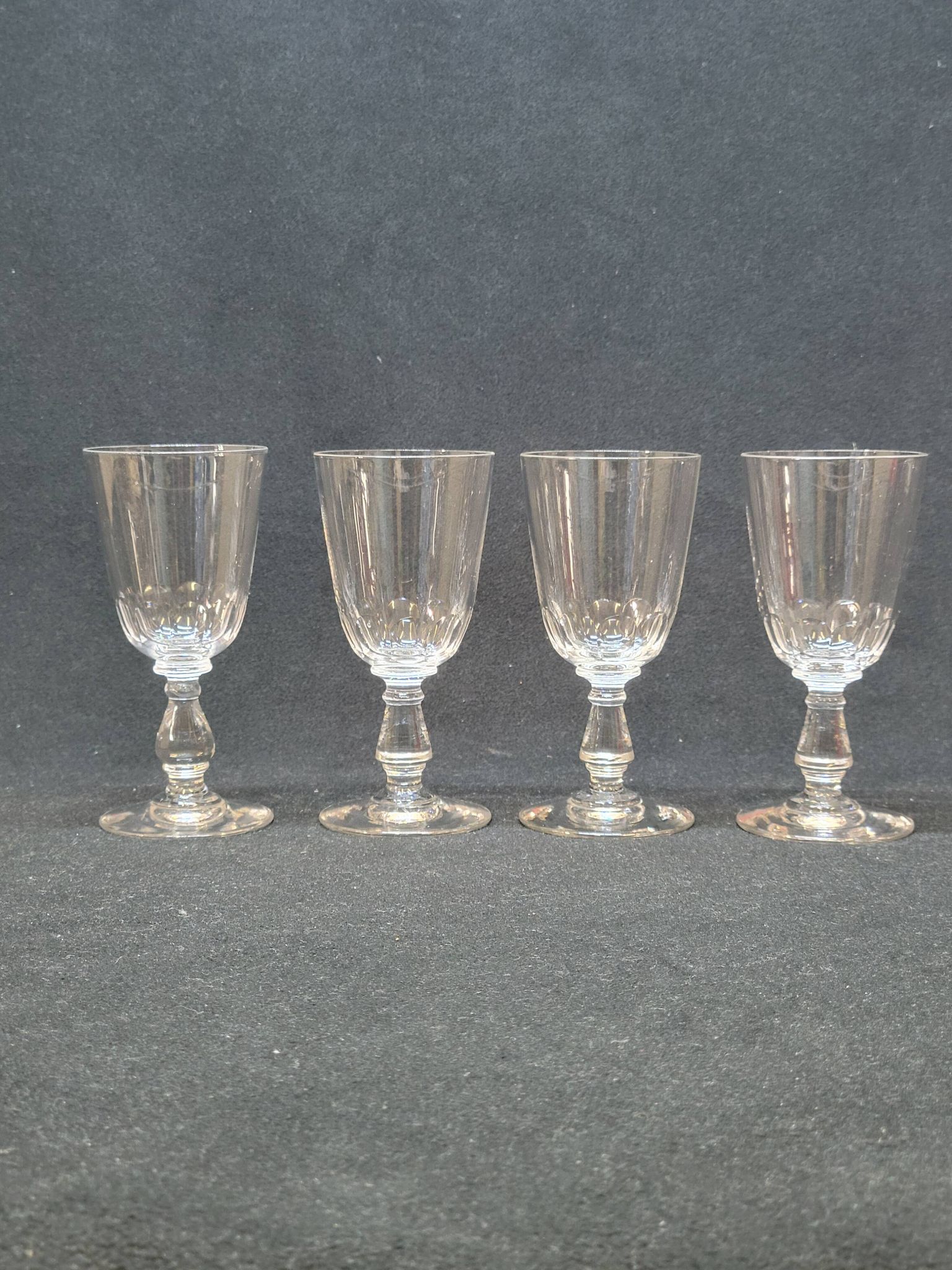 4 anciens verres a vin en cristal taillé baccarat ? saint louis ?