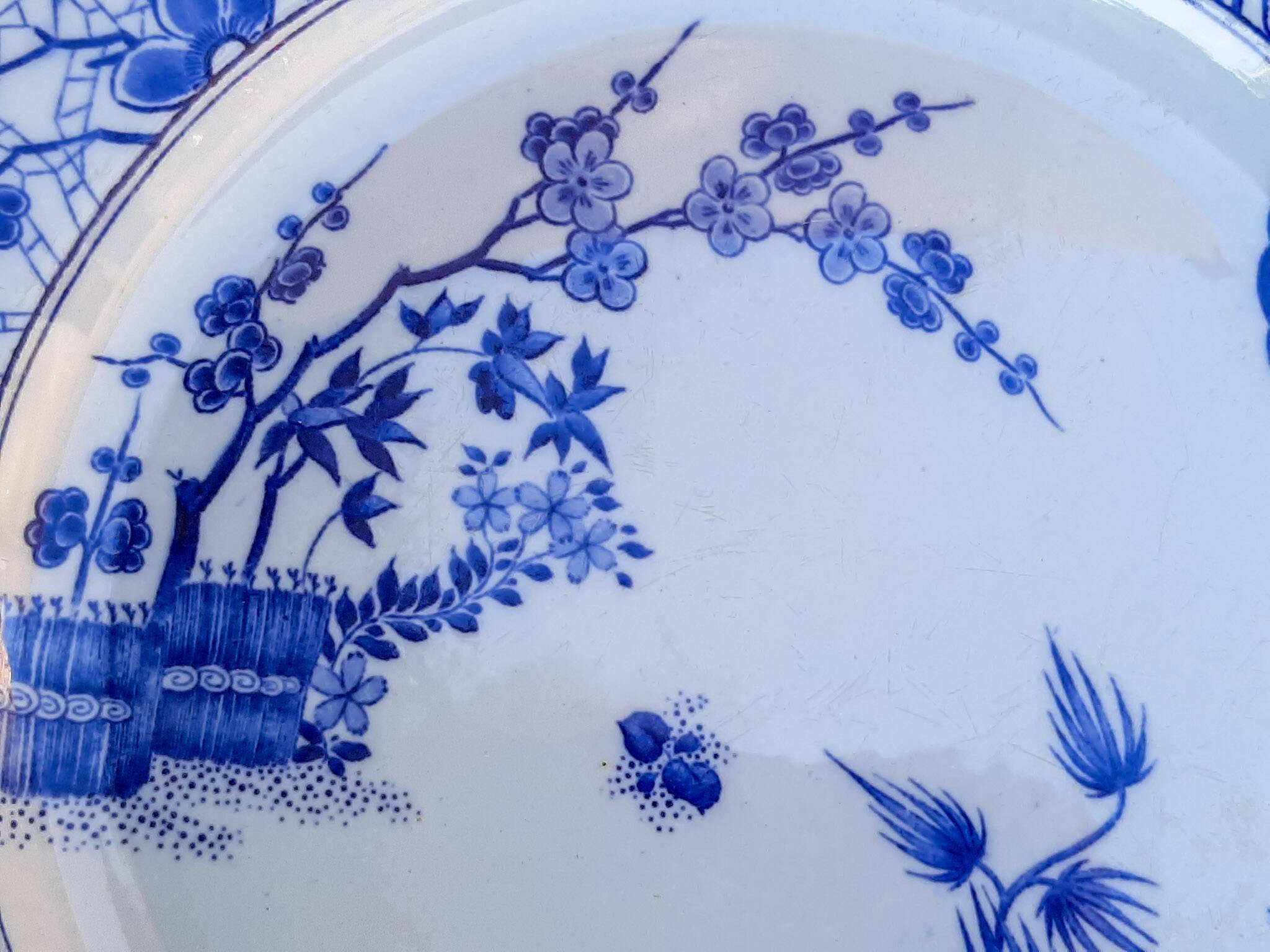 Plat en faïence de Creil et Montereau modèle Japon