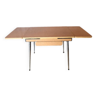 Vintage extendable table of good quality in formica