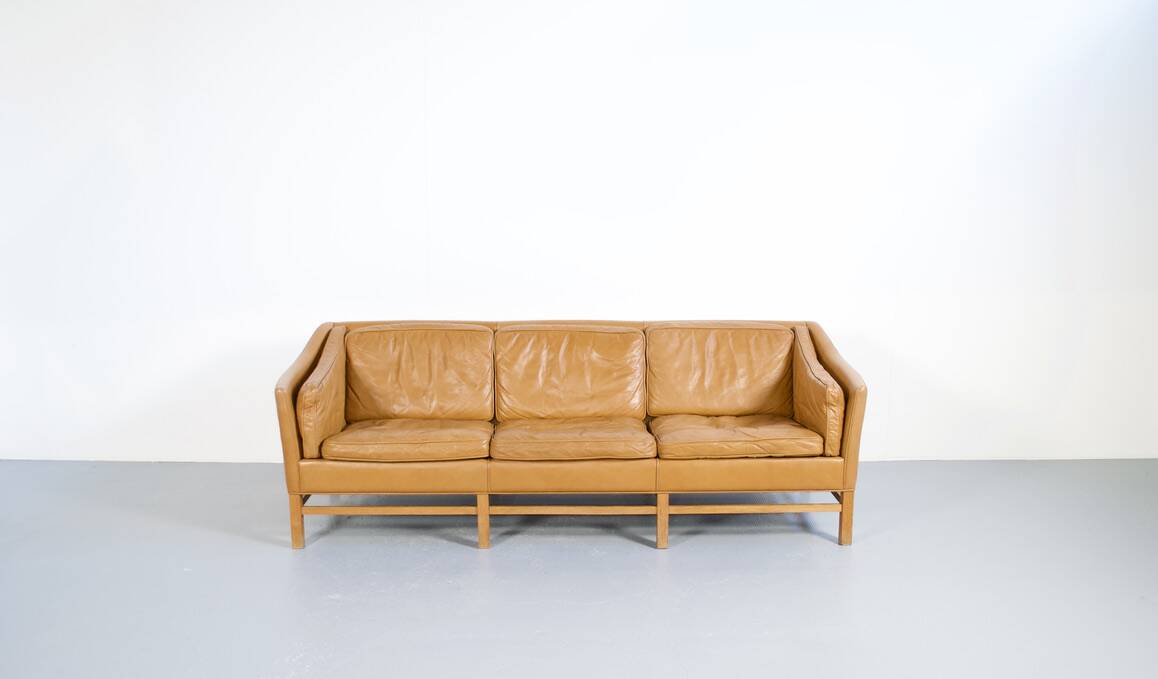 3-seater sofa in cognac leather, Georg Thams, 1960s, Grant Mobelfabrik, publisher