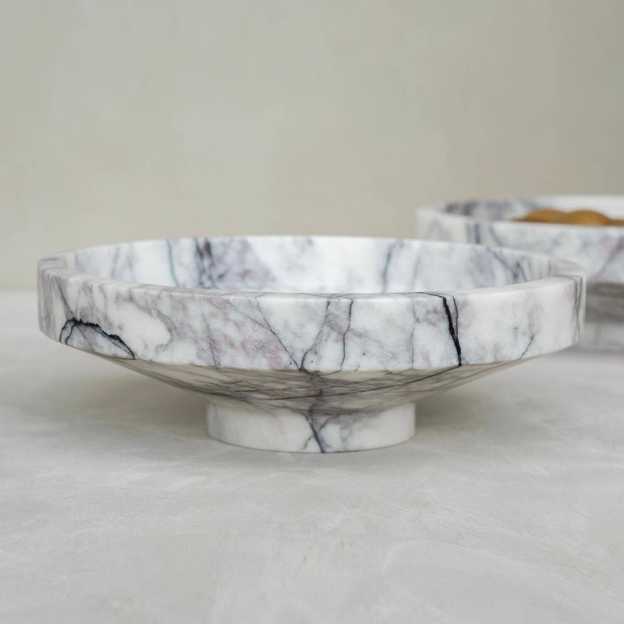 Bol étroit en marbre blanc lilas