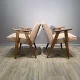 Paire de fauteuils 366, conçus par J. Chierowski