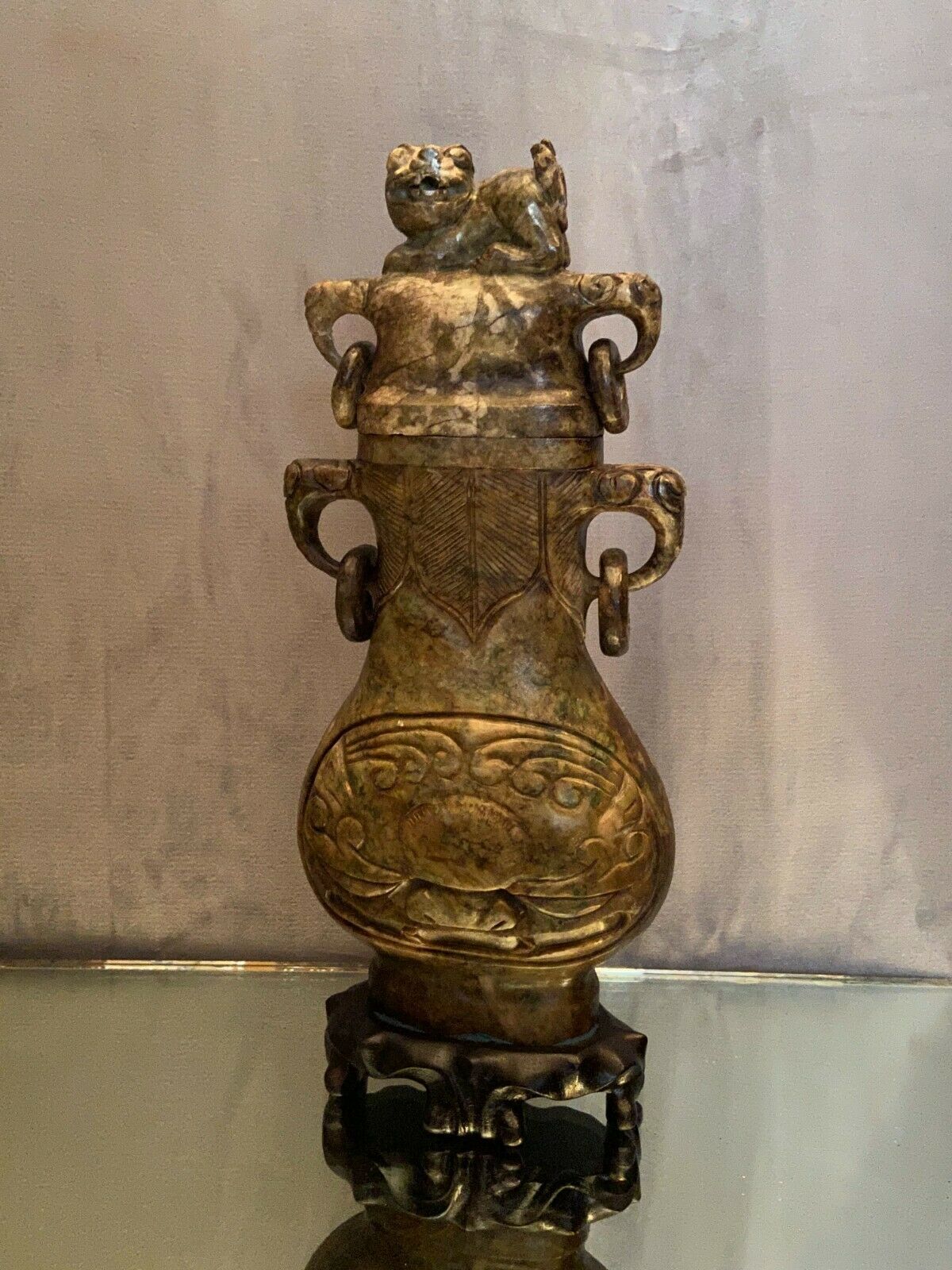 Covered vase in hard stone carved China