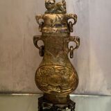 Covered vase in hard stone carved China