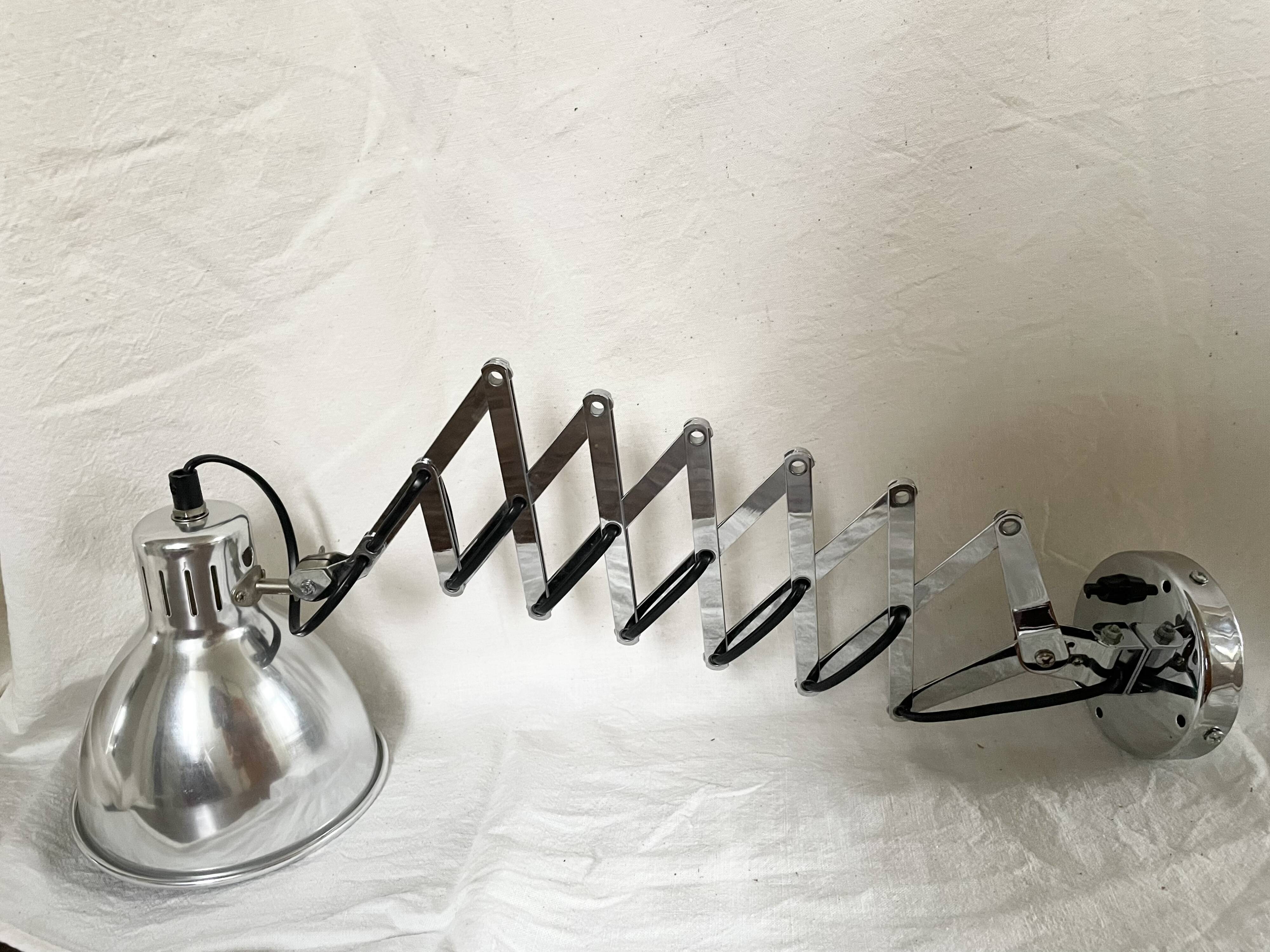Vintage accordion wall light in chrome metal.