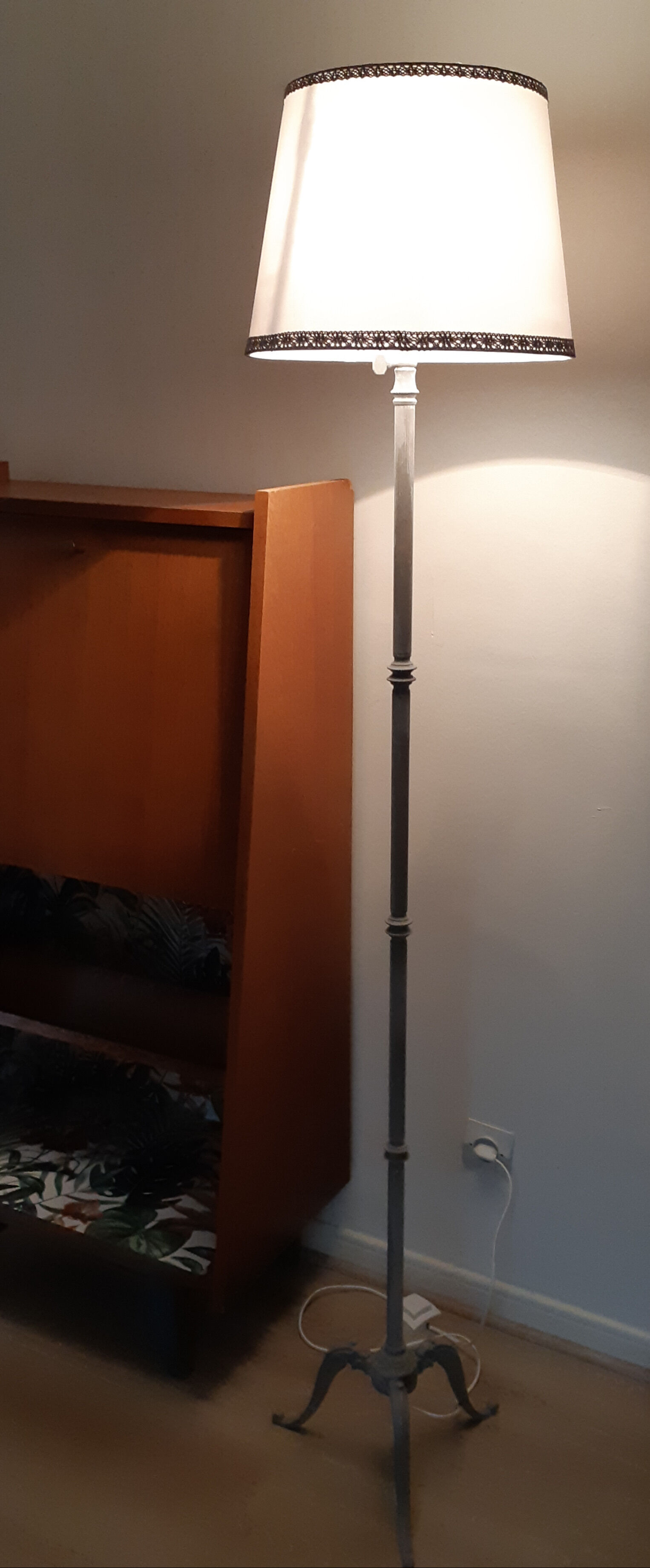 Brass tripod lamppost