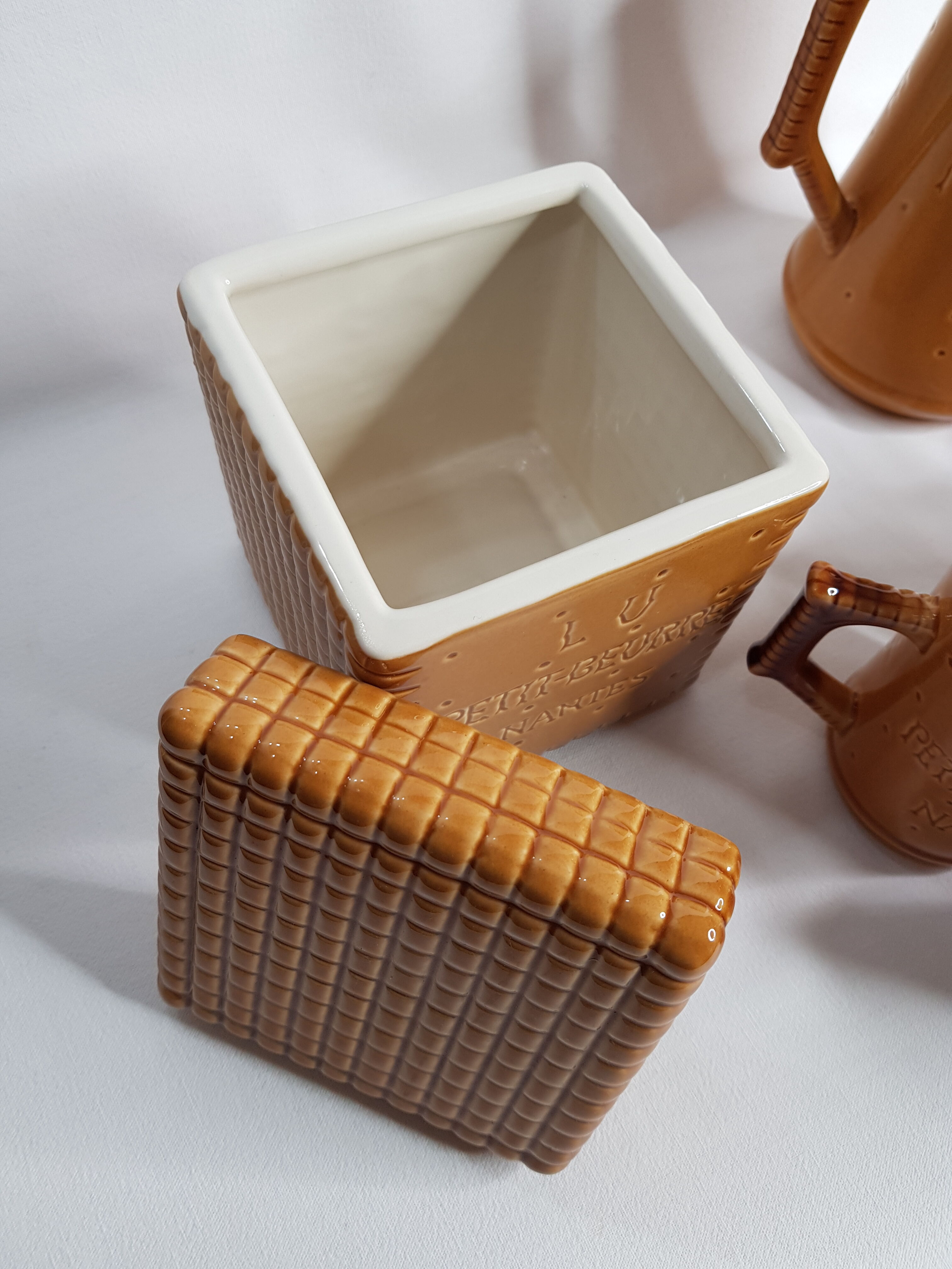 "Lu" full breakfast service, enamelled ceramic, Clouet editions, Nantes