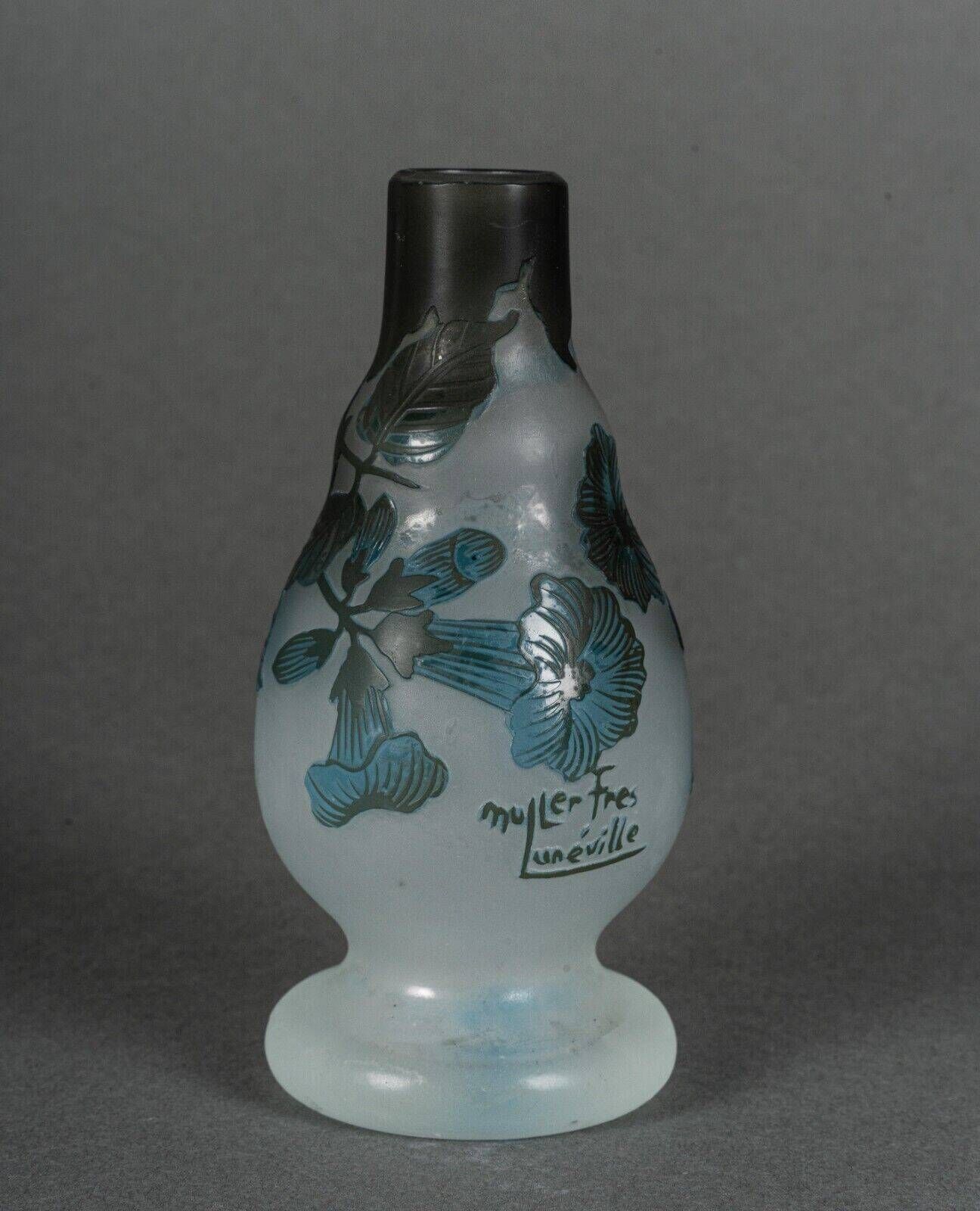 Vase in glass paste Muller Frères Lunéville foot shower floral decor