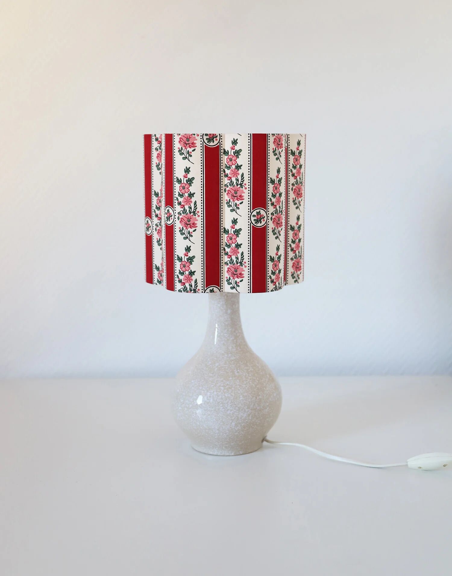 Flower-shaped lampshade Flora "red overmount"