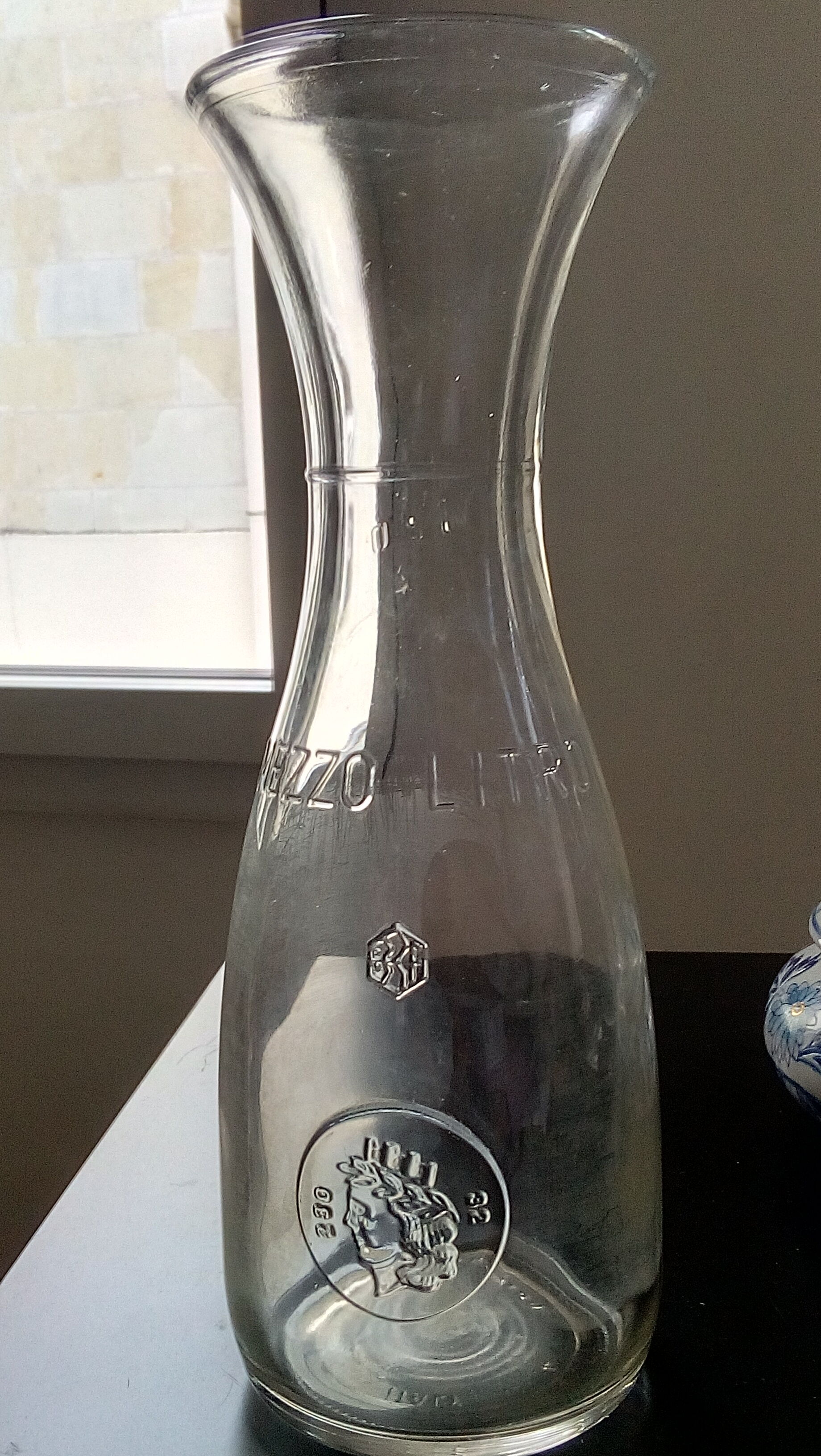 Carafe pitcher mezzo litro