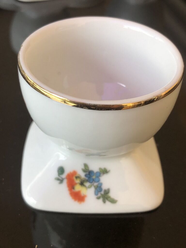 2 vintage porcelain shells