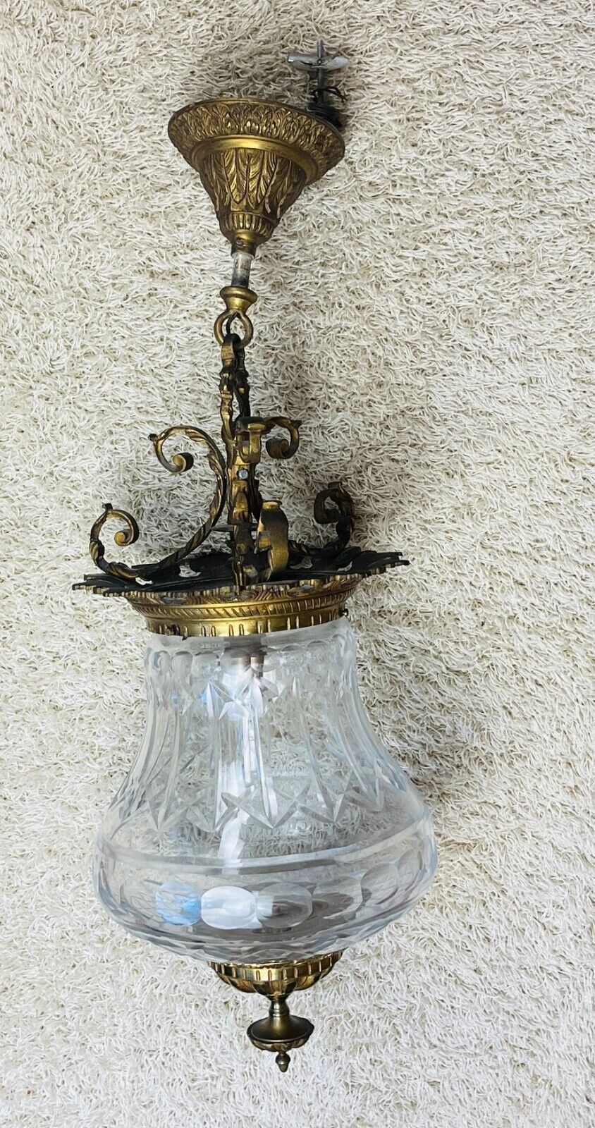 Ancienne lanterne en bronze et cristal taillé