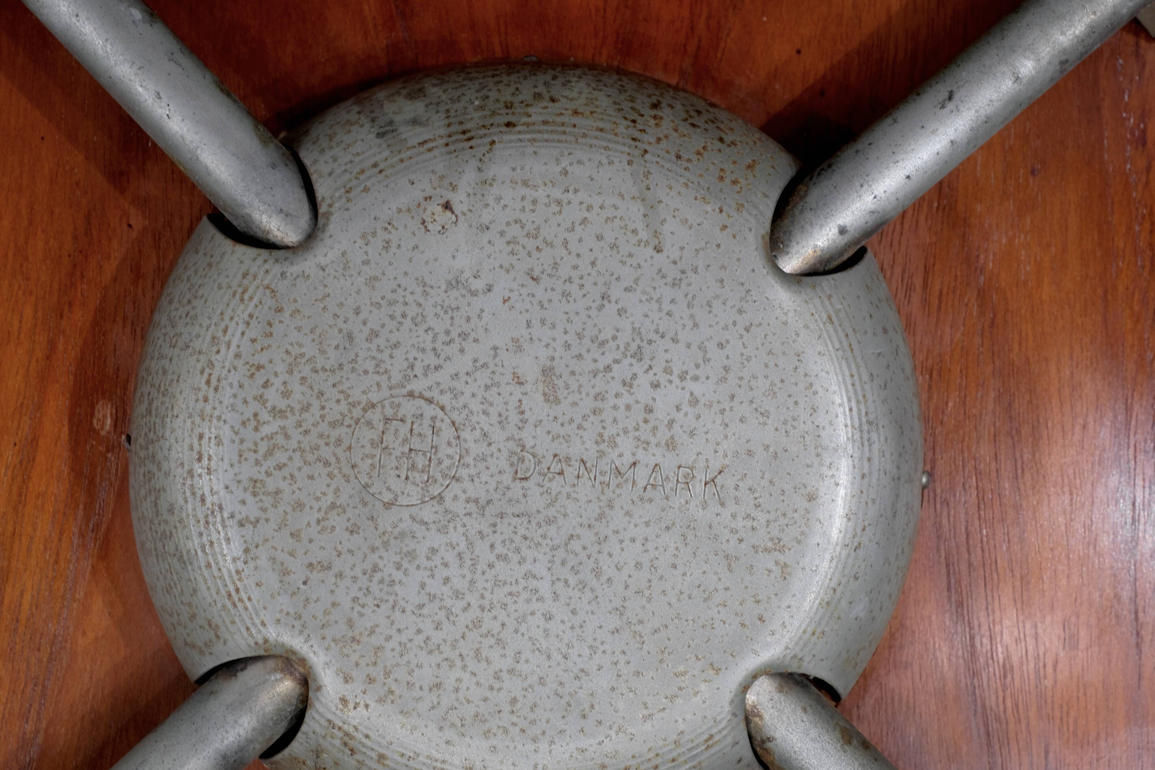 Model "3207" chair by Arne Jacobsen for Fritz Hansen, Denmark 1955.