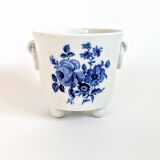 Cache-pot en porcelaine à pieds | Décor flora bleu cobalt | Lyngby Danemark