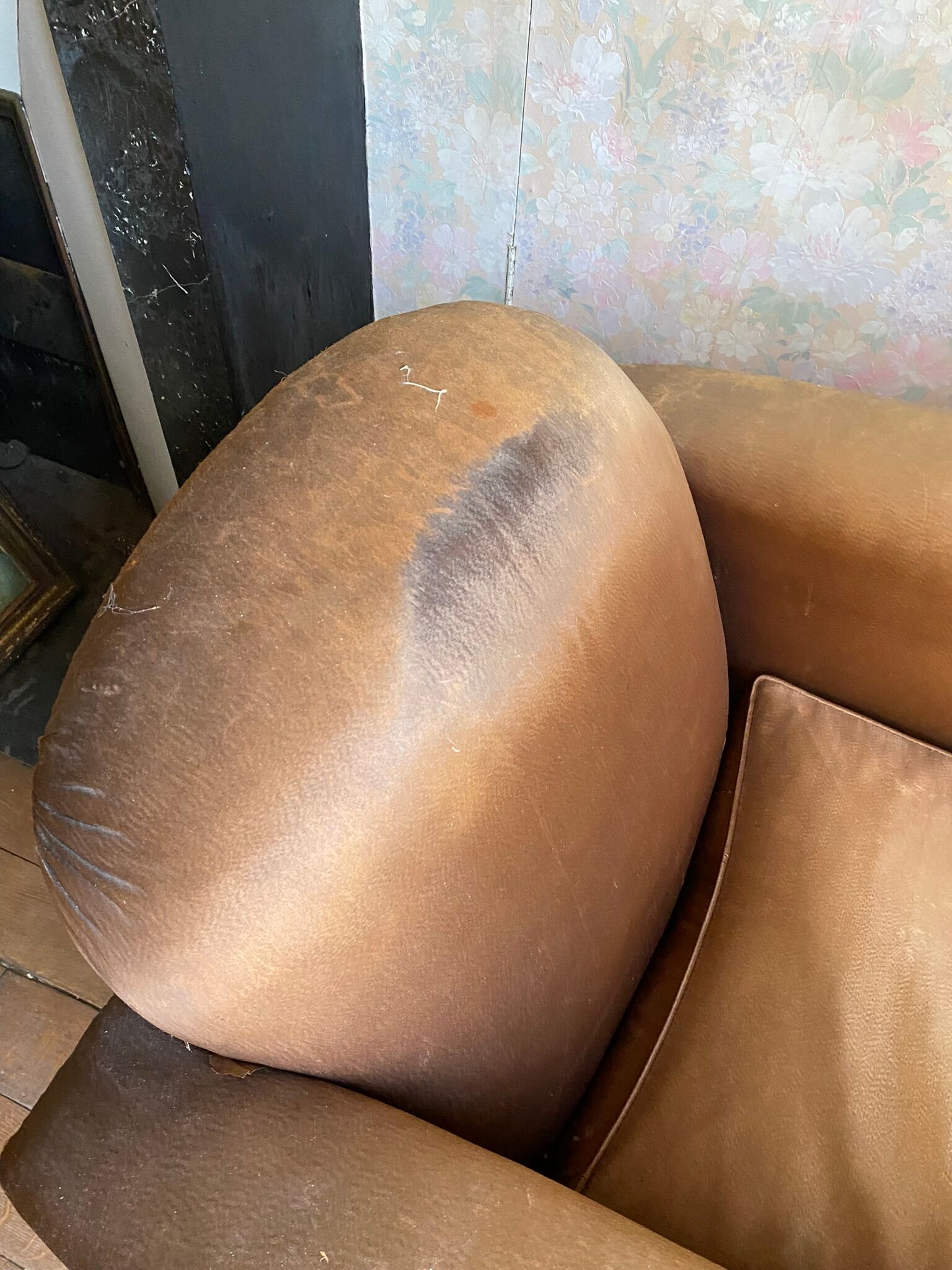 Vintage club armchair in brown fabrics to restore